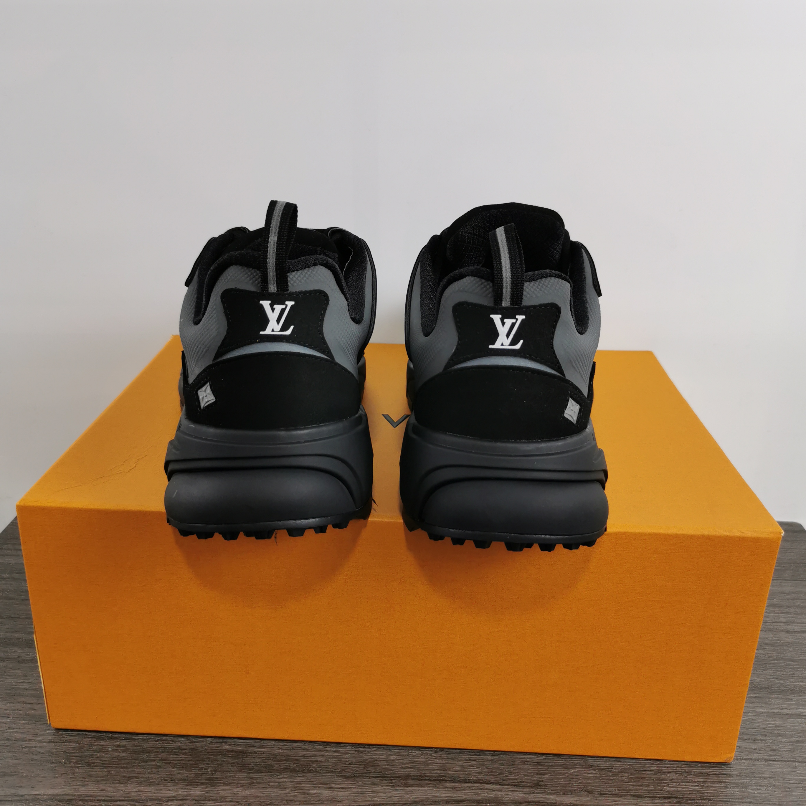 Men L*ouis V*uitton Top Sneakers