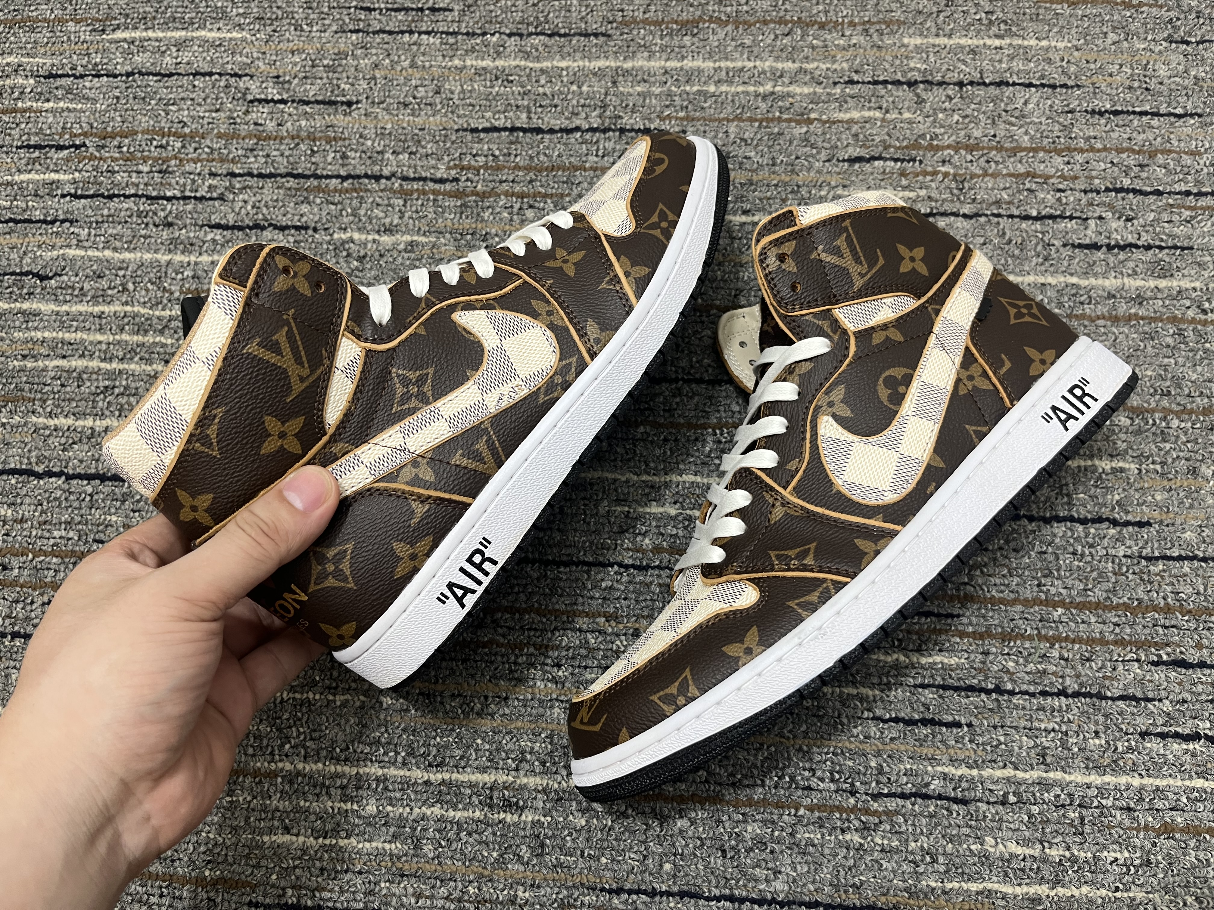 Air Jordan 1 L*V Top Sneakers