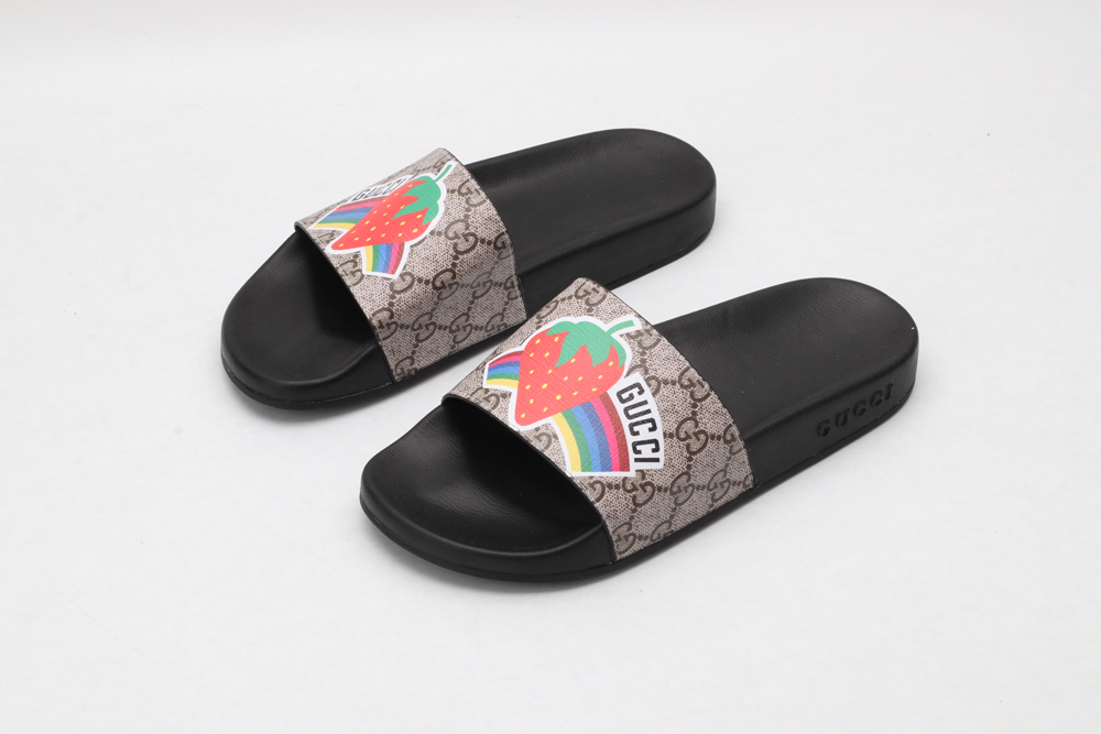G*cci Sandals