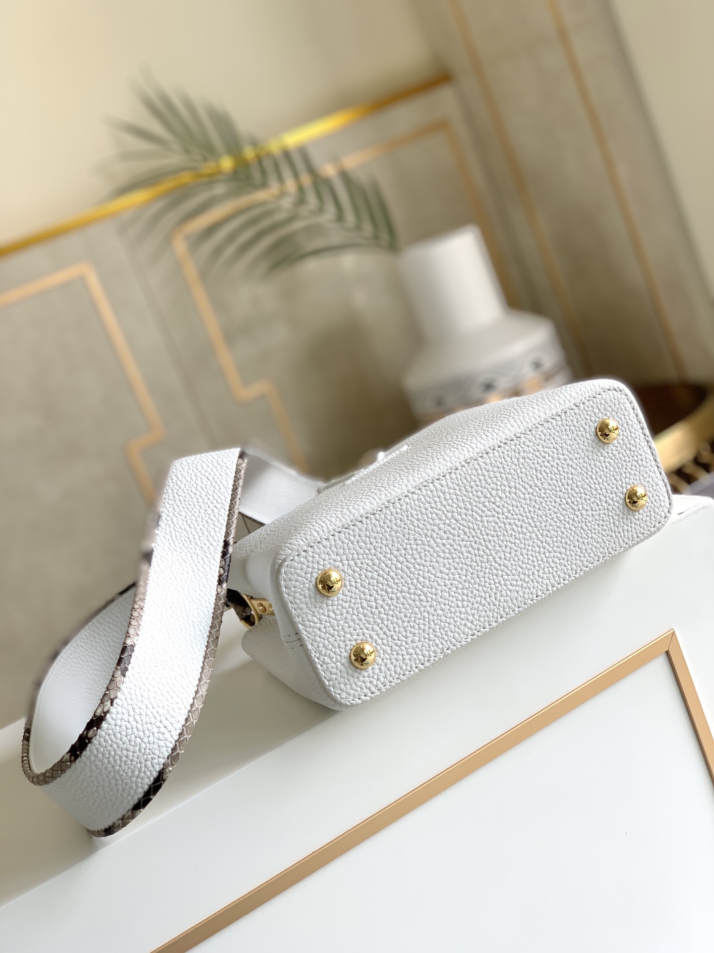 L*ouis V*uitton Top Bag 21x14x8cm