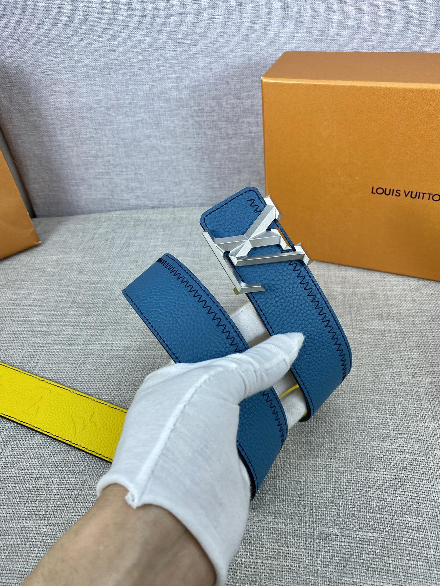 L*ouis V*uitton Belts Top Version