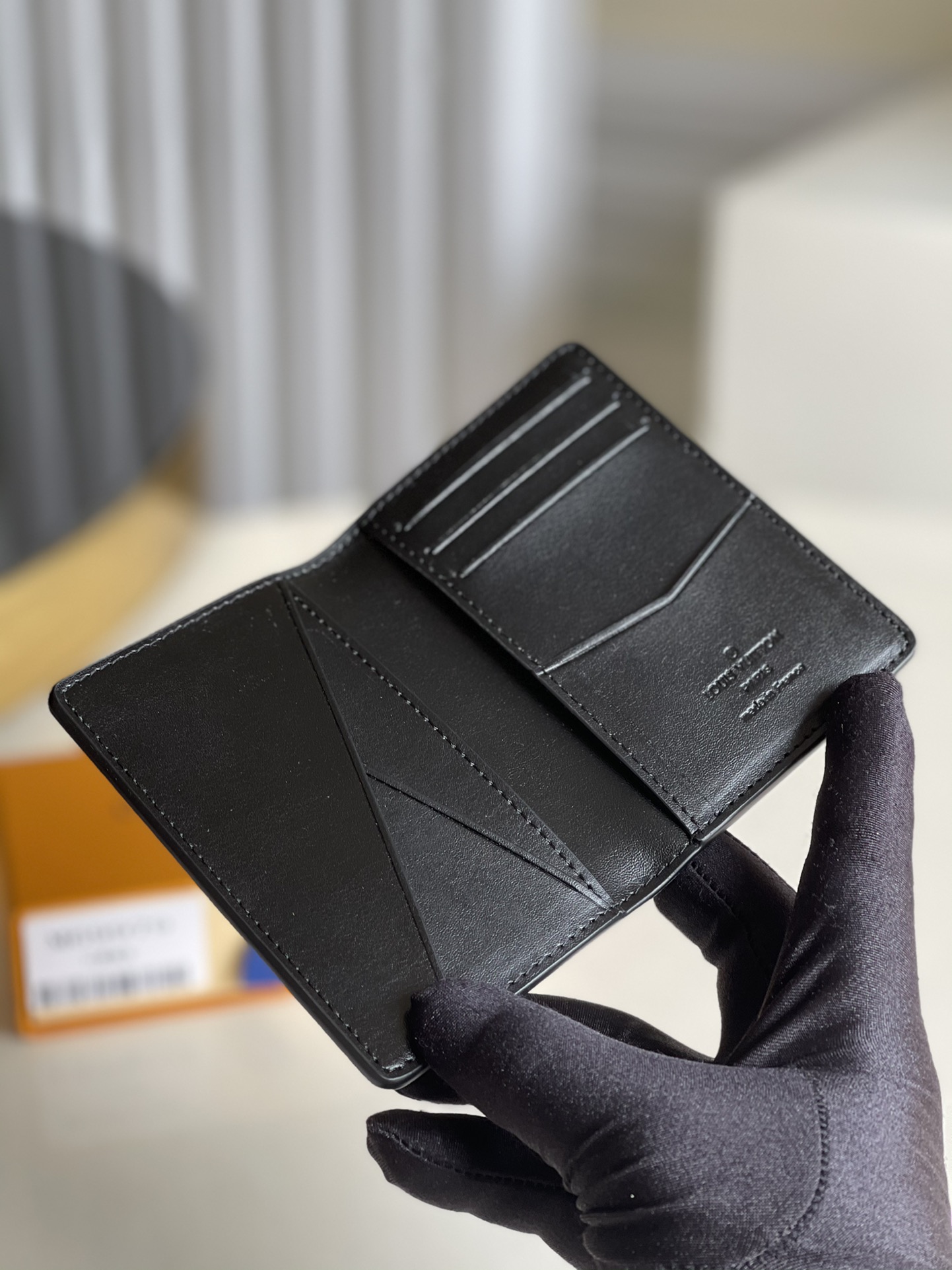 L*ouis V*uitton Bag Top Quality 8 x 11 x 1cm