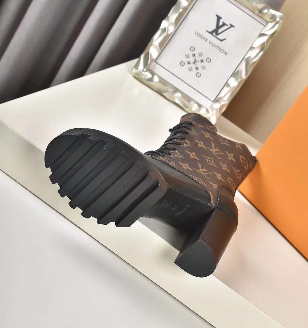 Women L*ouis V*uitton Top Sneaker