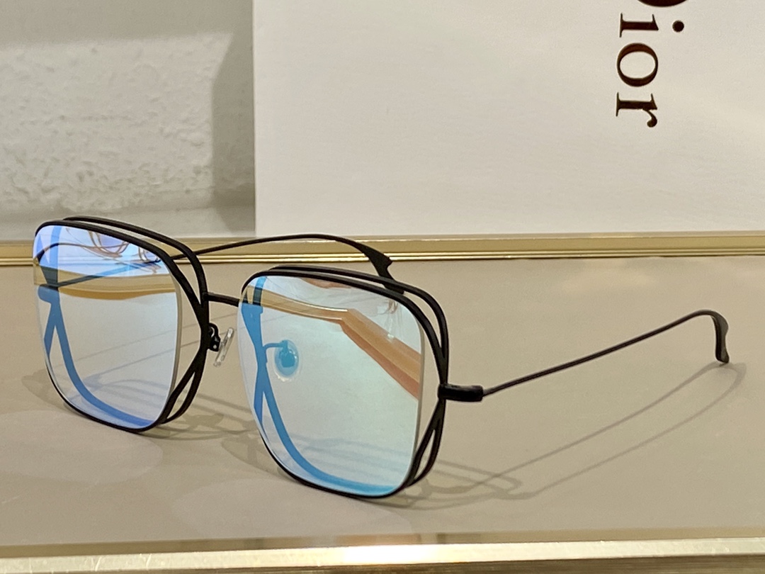 C*artier Glasses Top