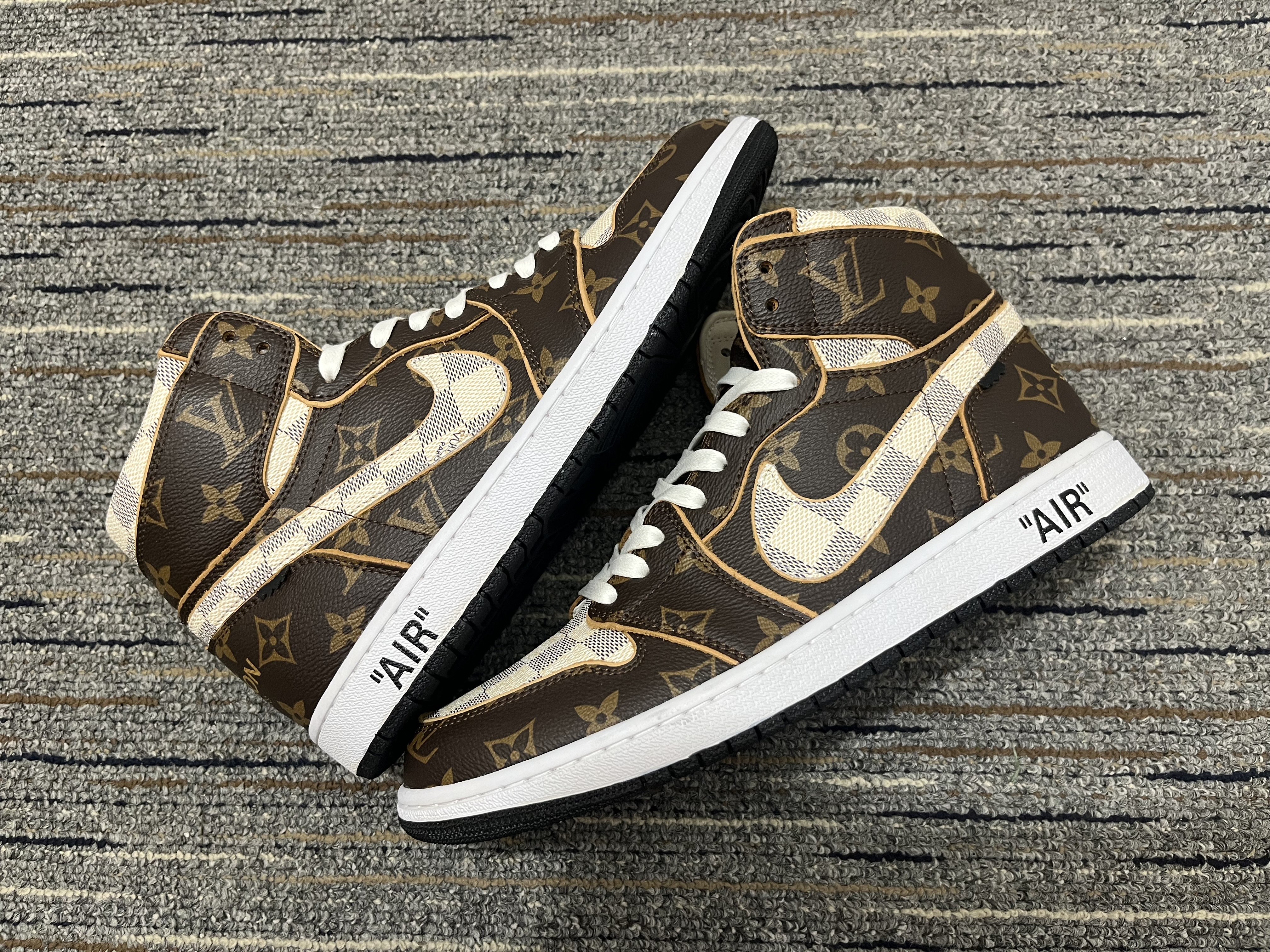 Air Jordan 1 L*V Top Sneakers