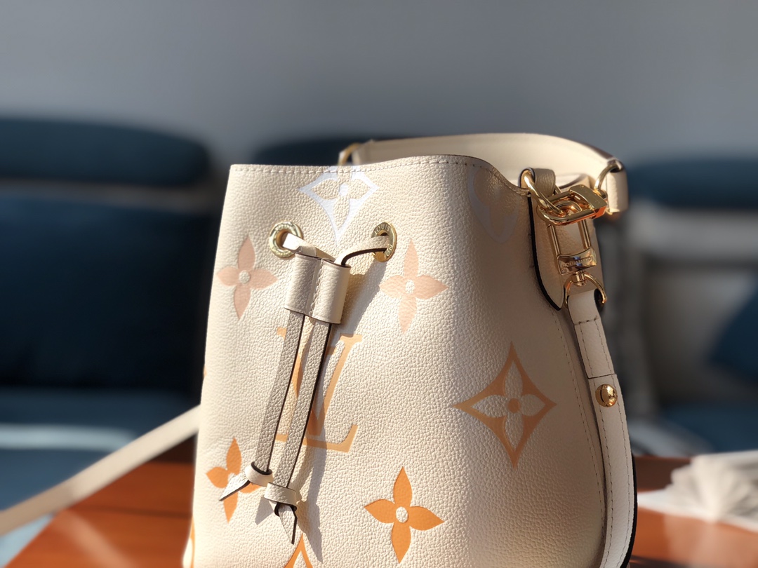 L*ouis V*uitton Bag Top Quality 20 x 20 x 13cm