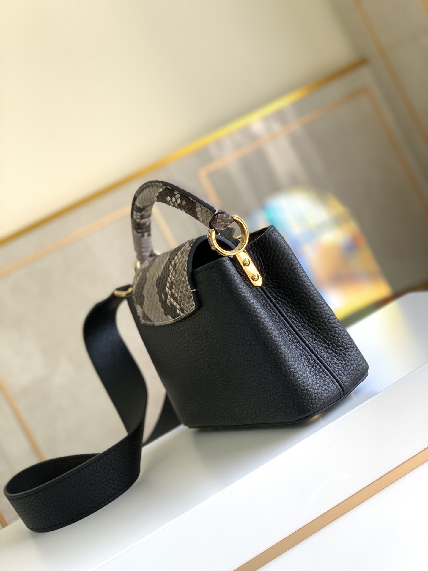 L*ouis V*uitton Top Bag 21x14x8cm