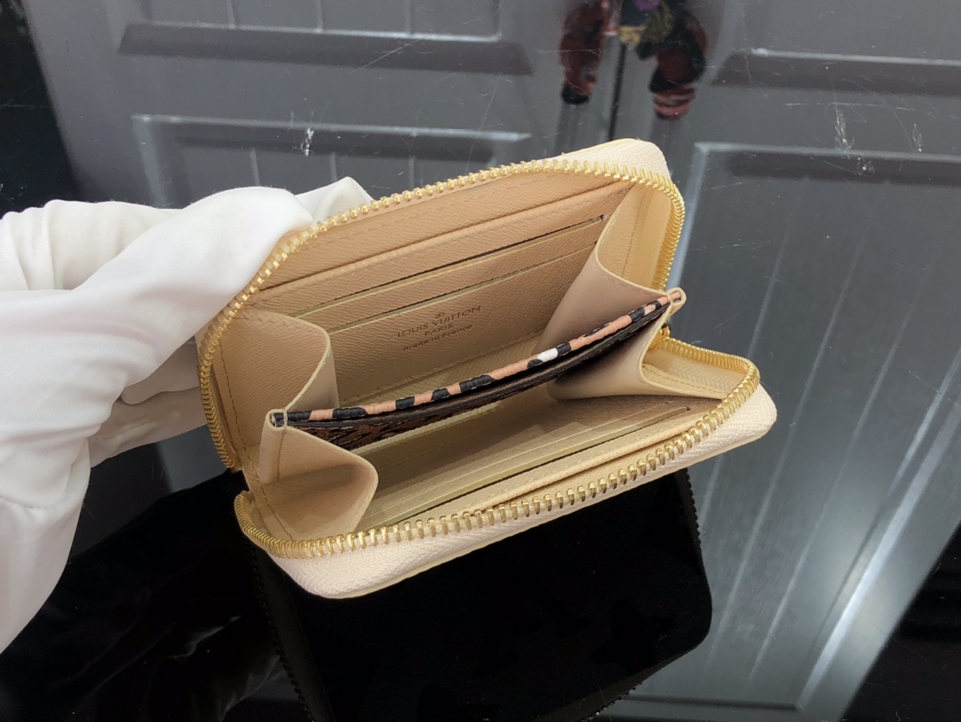 L*ouis V*uitton Bag Top Quality 11*8.5*2cm