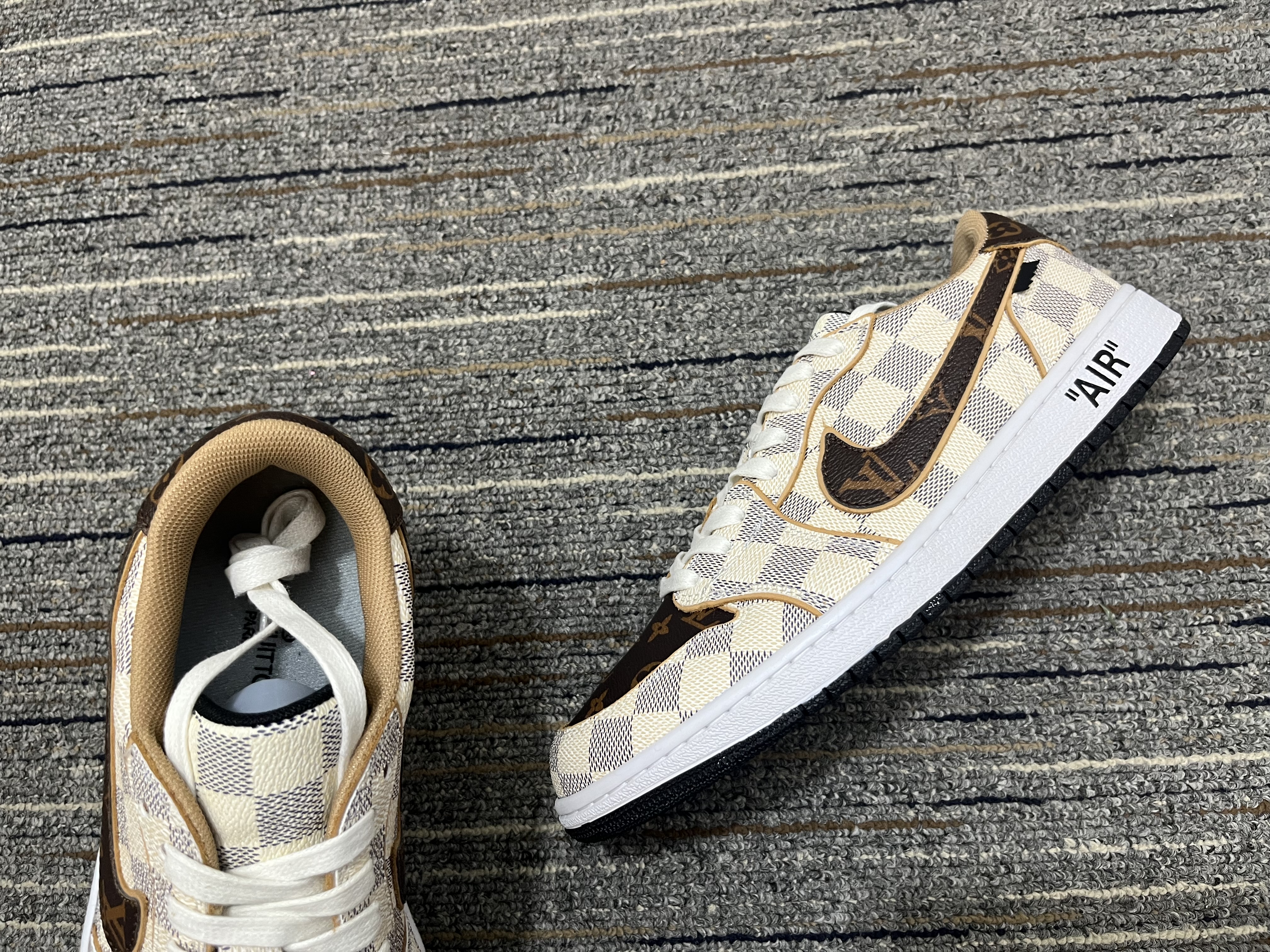 Air Jordan 1 L*V Top Sneakers