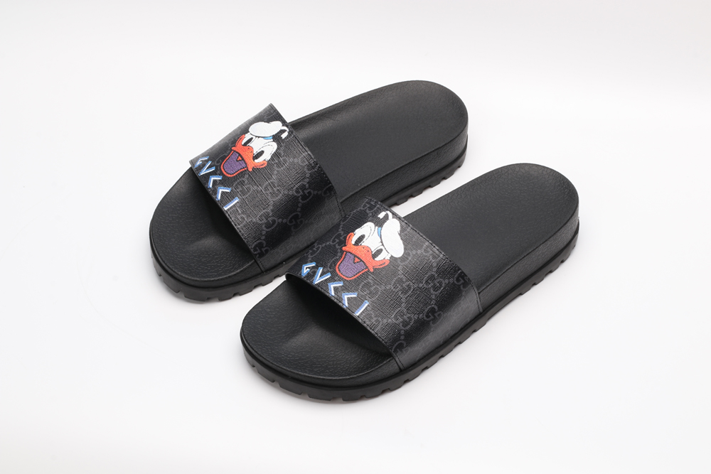 G*cci Sandals