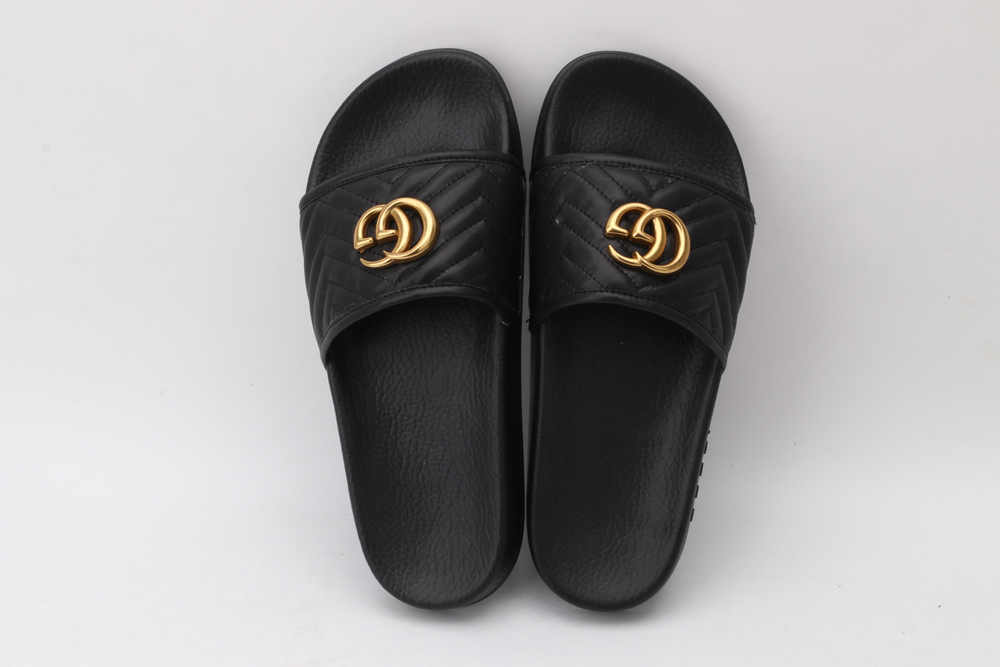 G*cci Sandals