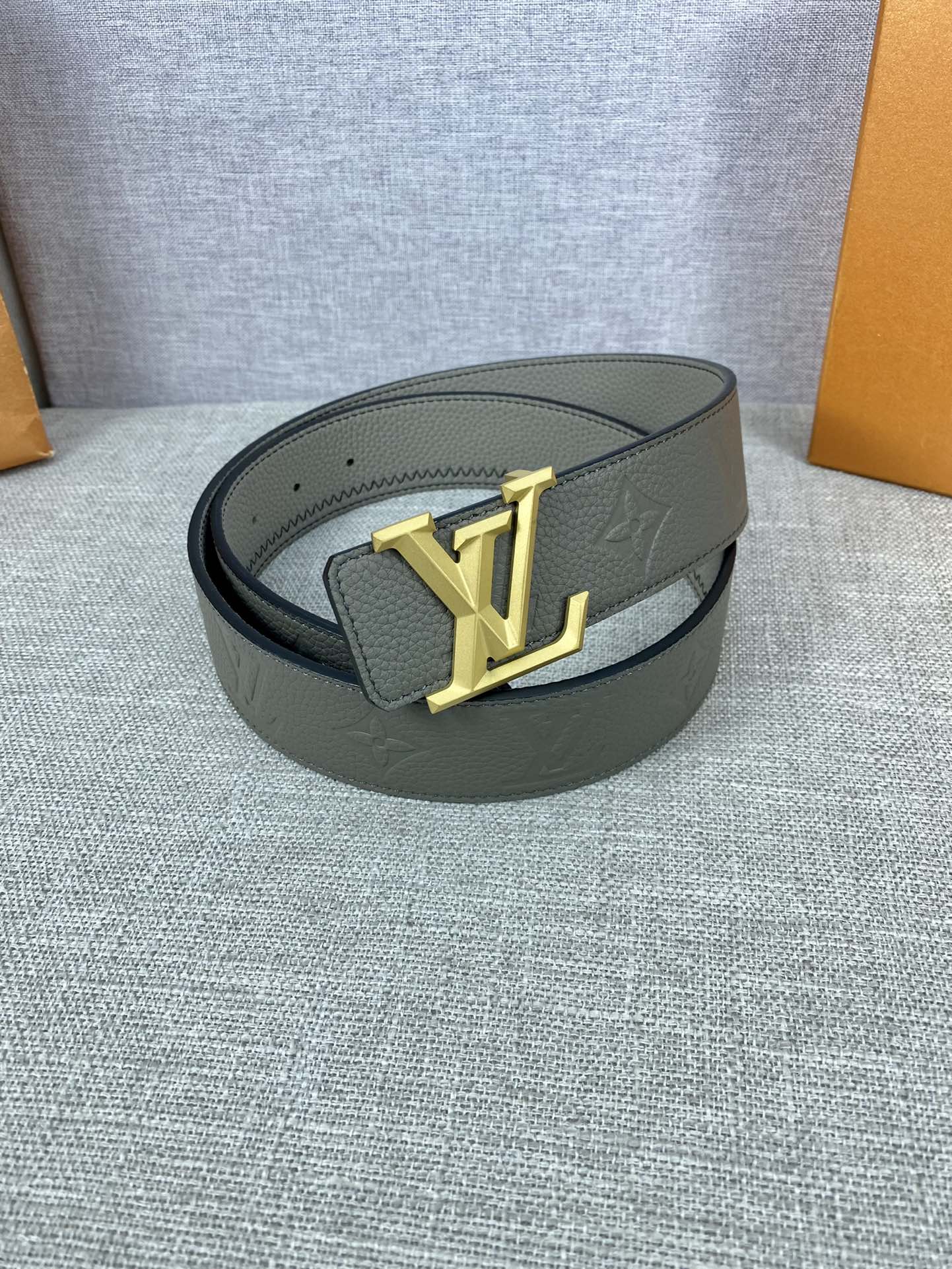 L*ouis V*uitton Belts Top Version