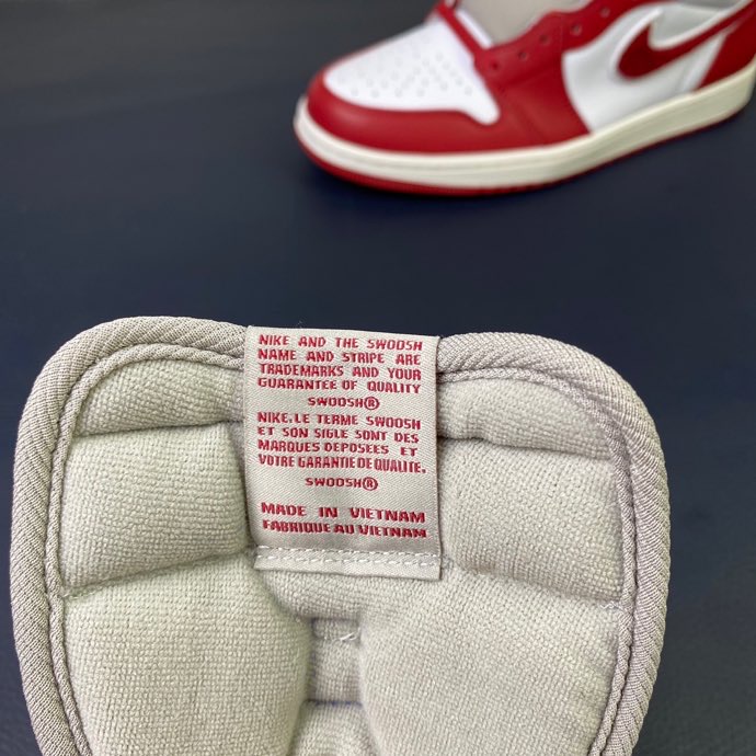 Air Jordan 1 High OG WMNS “Newstalgia” DJ4891-061