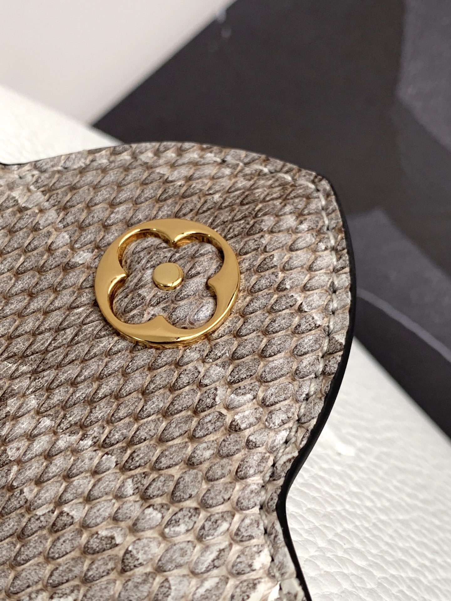 L*ouis V*uitton Top Bag 21x14x8cm