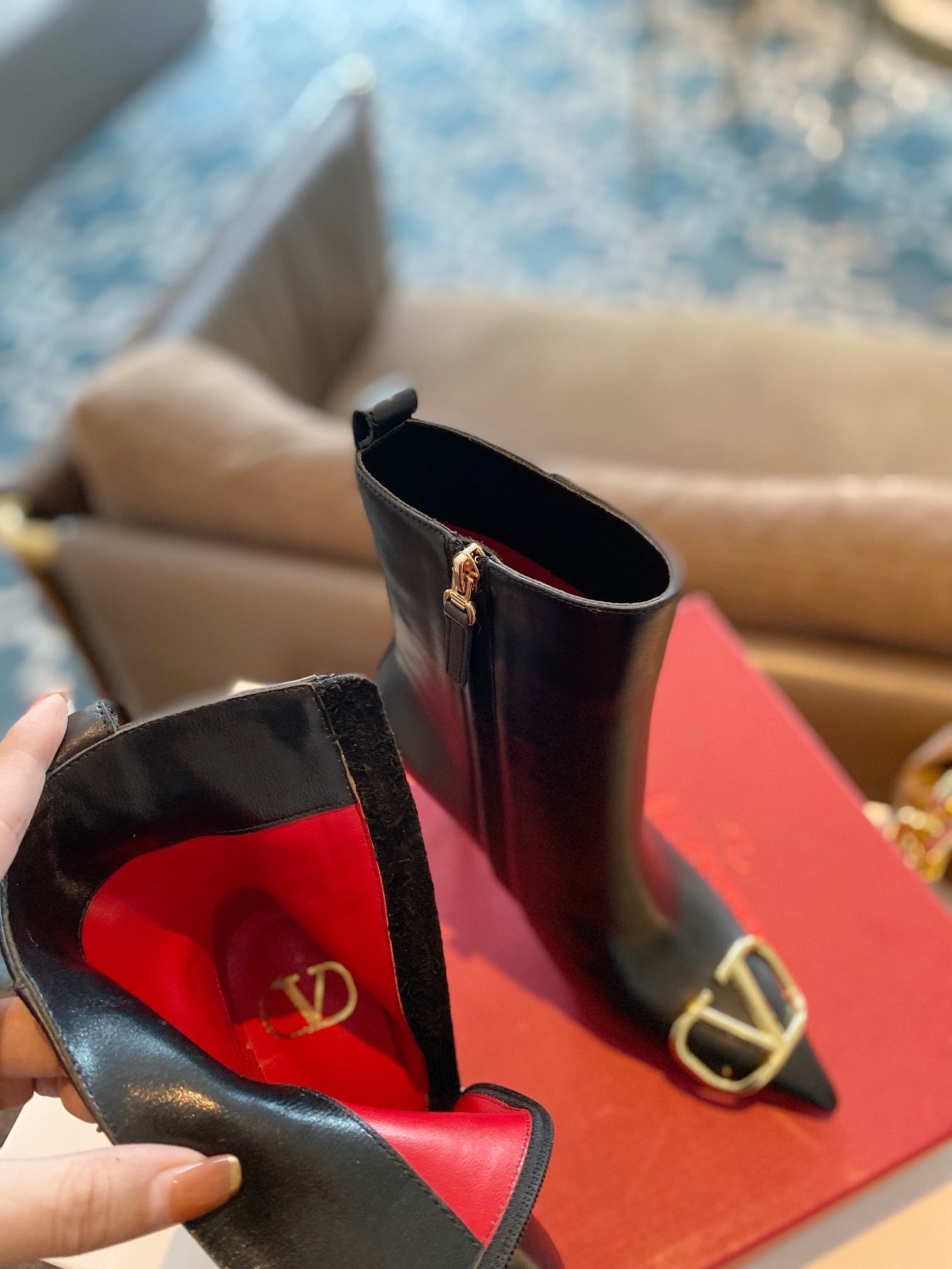 Women 𝑉*𝐴𝐿𝐸𝑁𝑇𝐼𝑁𝑂 Top Sneakers