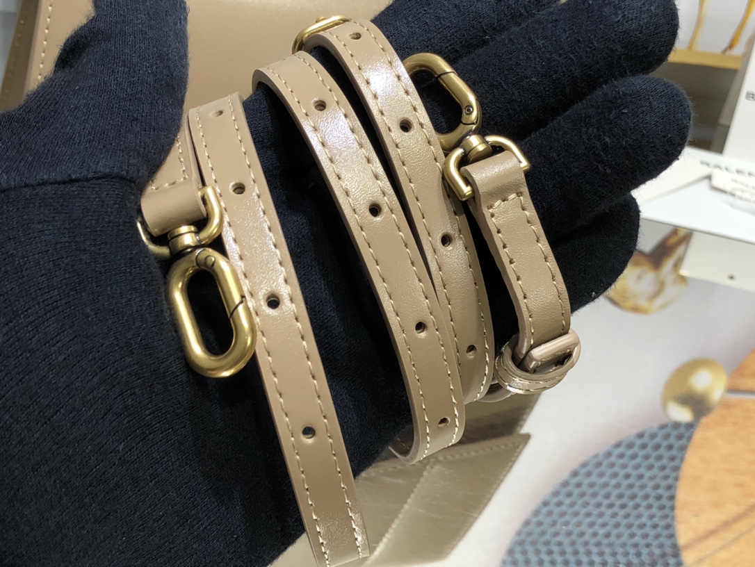 B*alenciaga Bag Top Quality