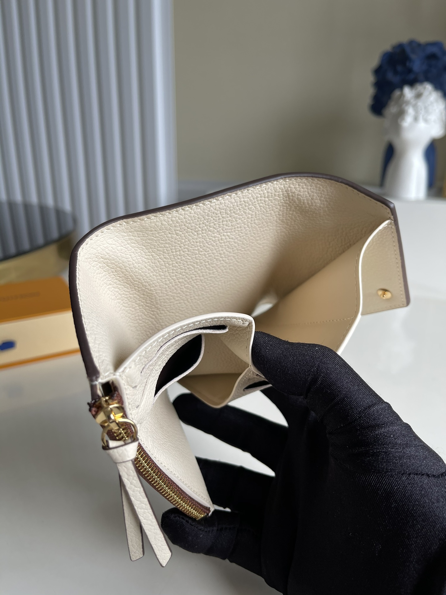 L*ouis V*uitton Bag Top Quality 12 x 9.5 x 1.5cm