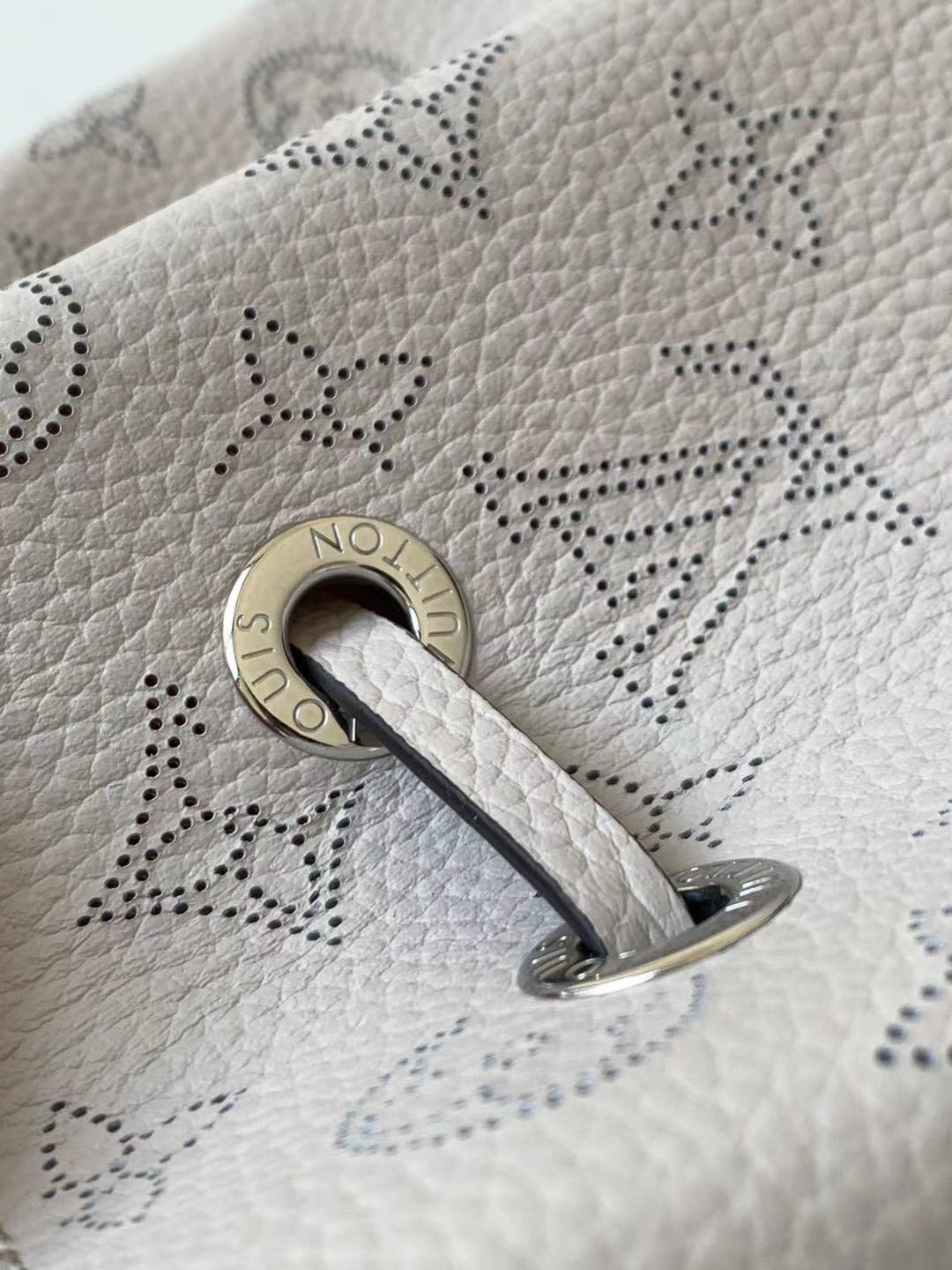 L*ouis V*uitton Top Bag 19*22*14cm