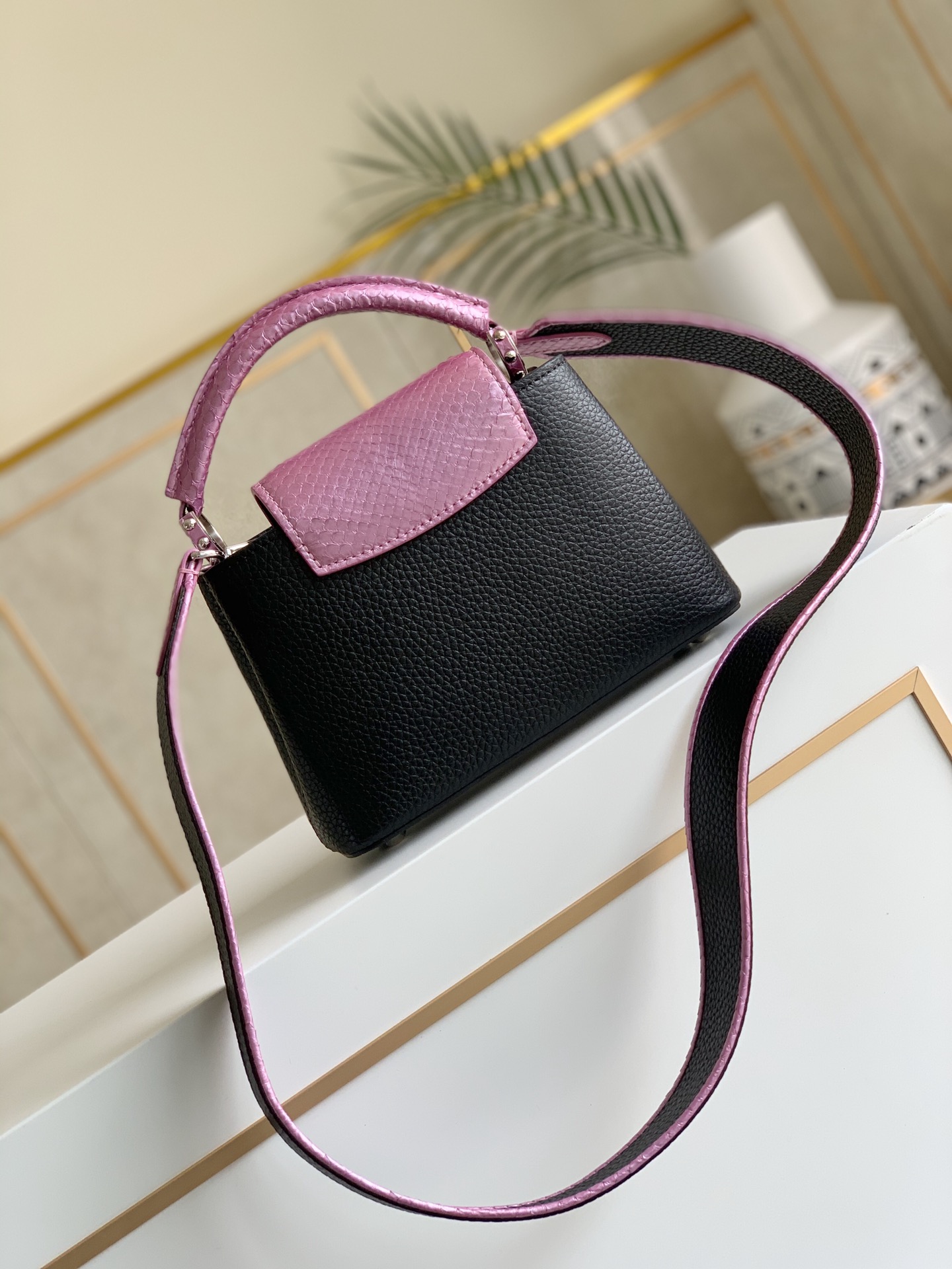 L*ouis V*uitton Top Bag 21x14x8cm