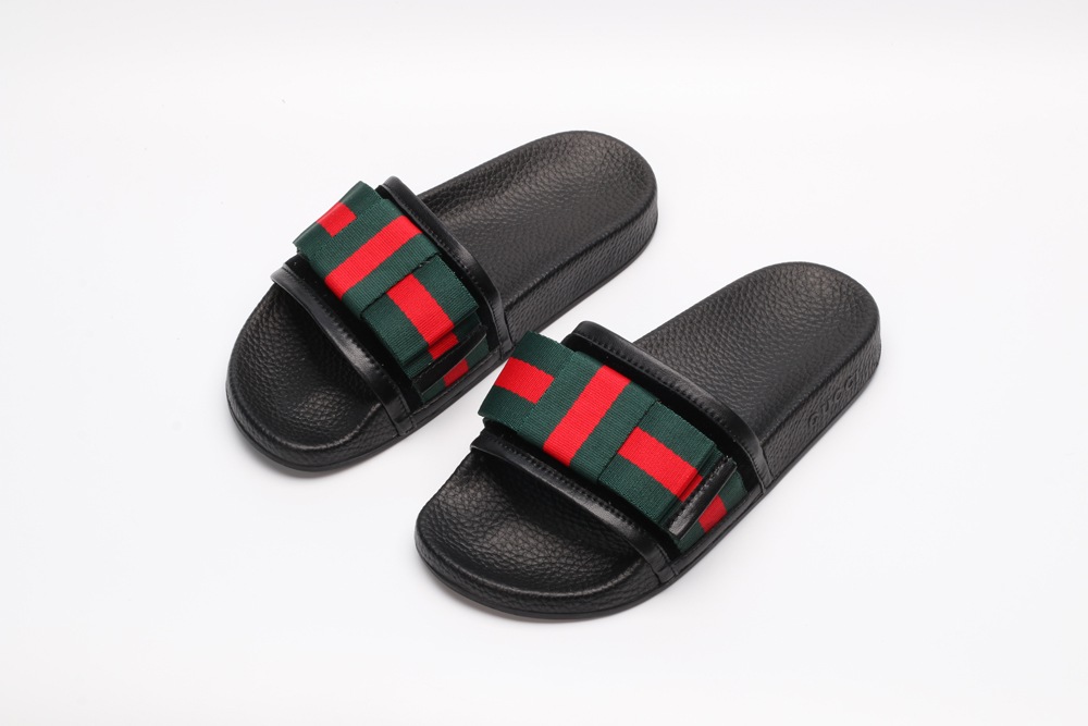 G*cci Sandals