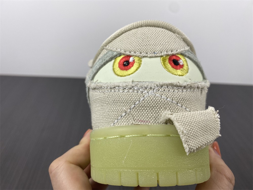 from Nike SB Dunk Low “Mummy DM0774-111
