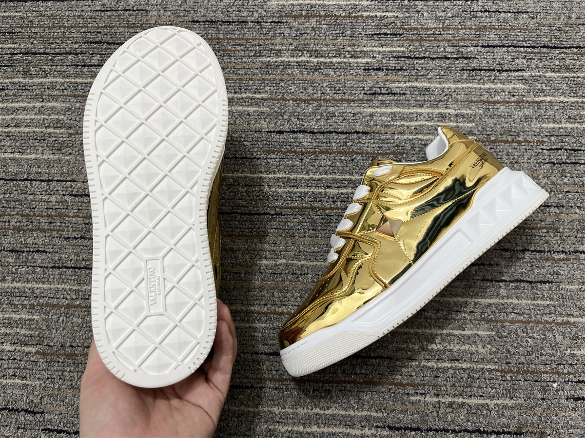 Women 𝑉*𝐴𝐿𝐸𝑁𝑇𝐼𝑁𝑂 Top Sneakers