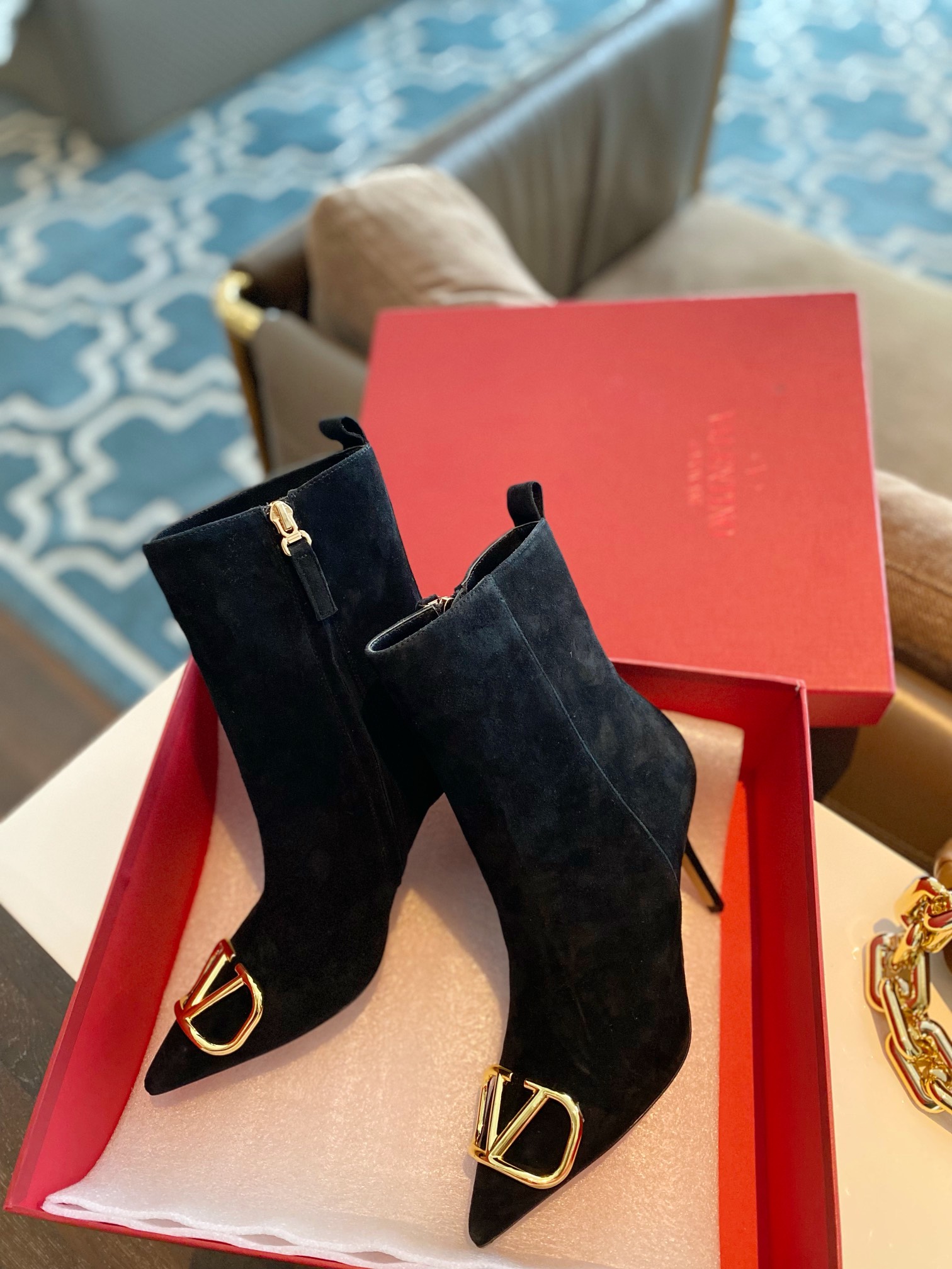 Women 𝑉*𝐴𝐿𝐸𝑁𝑇𝐼𝑁𝑂 Top Sneakers