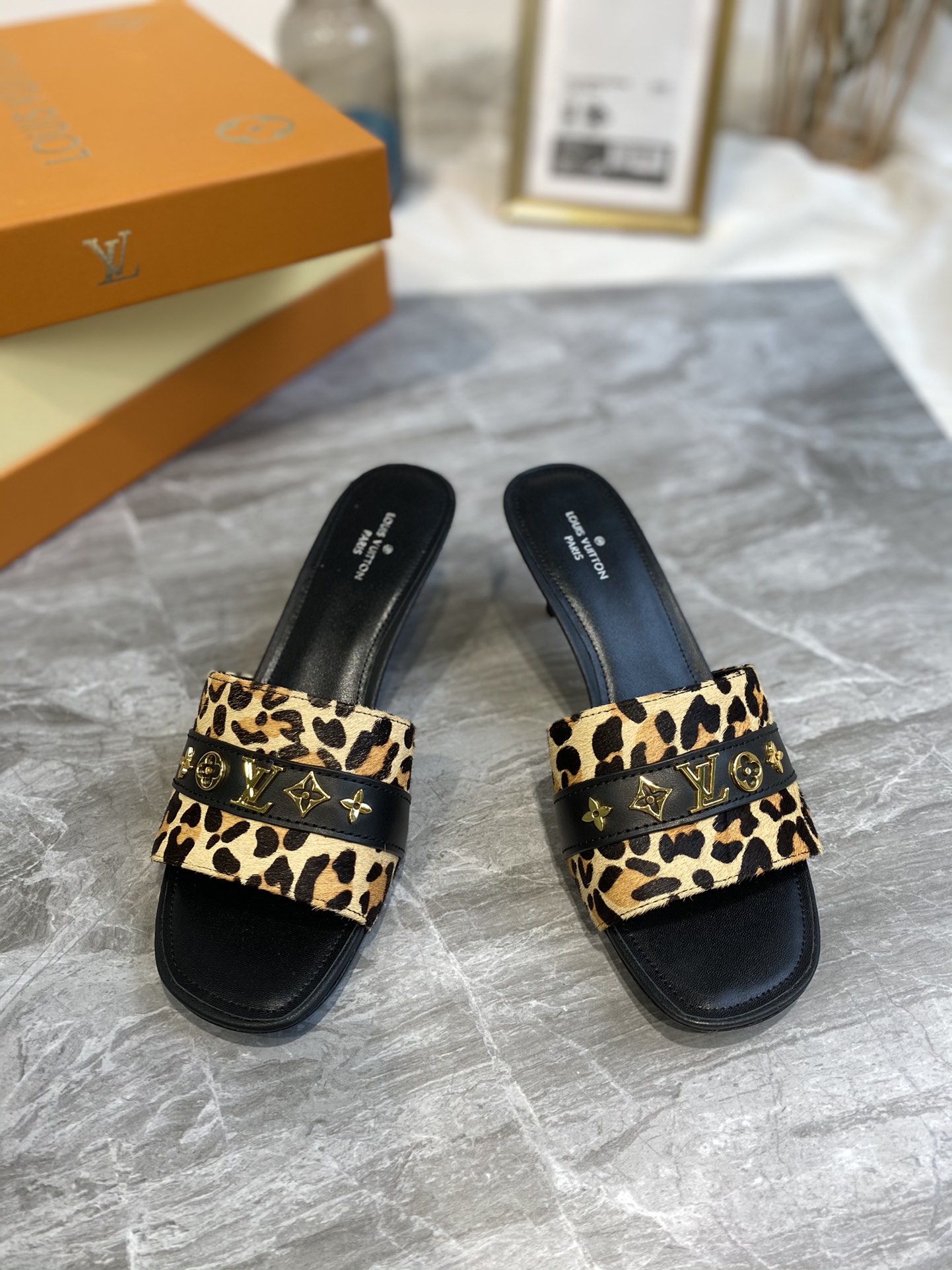 Women L*ouis V*uitton Top Sandals