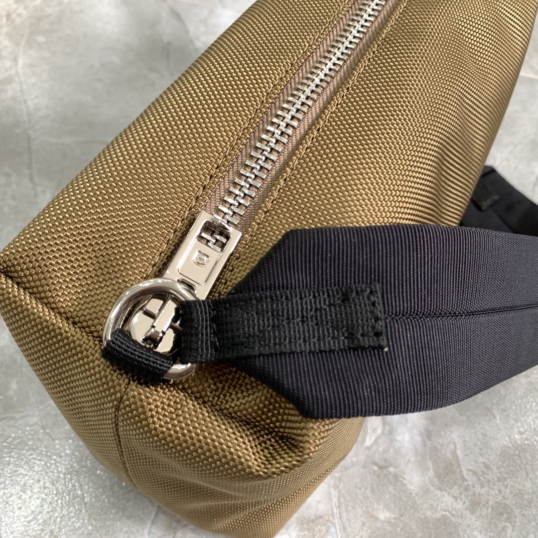 A*lexander W*ang Top Bag 22CM