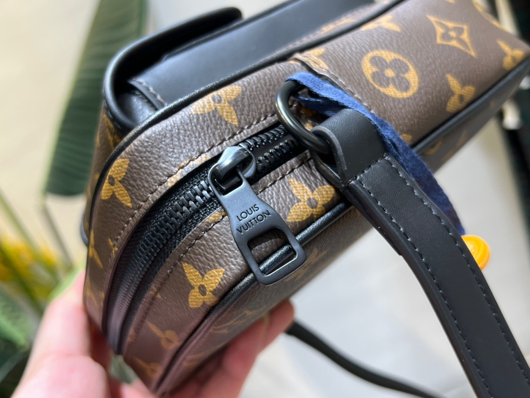 L*ouis V*uitton christoer mini handbag Top Quality 15*17*8cm