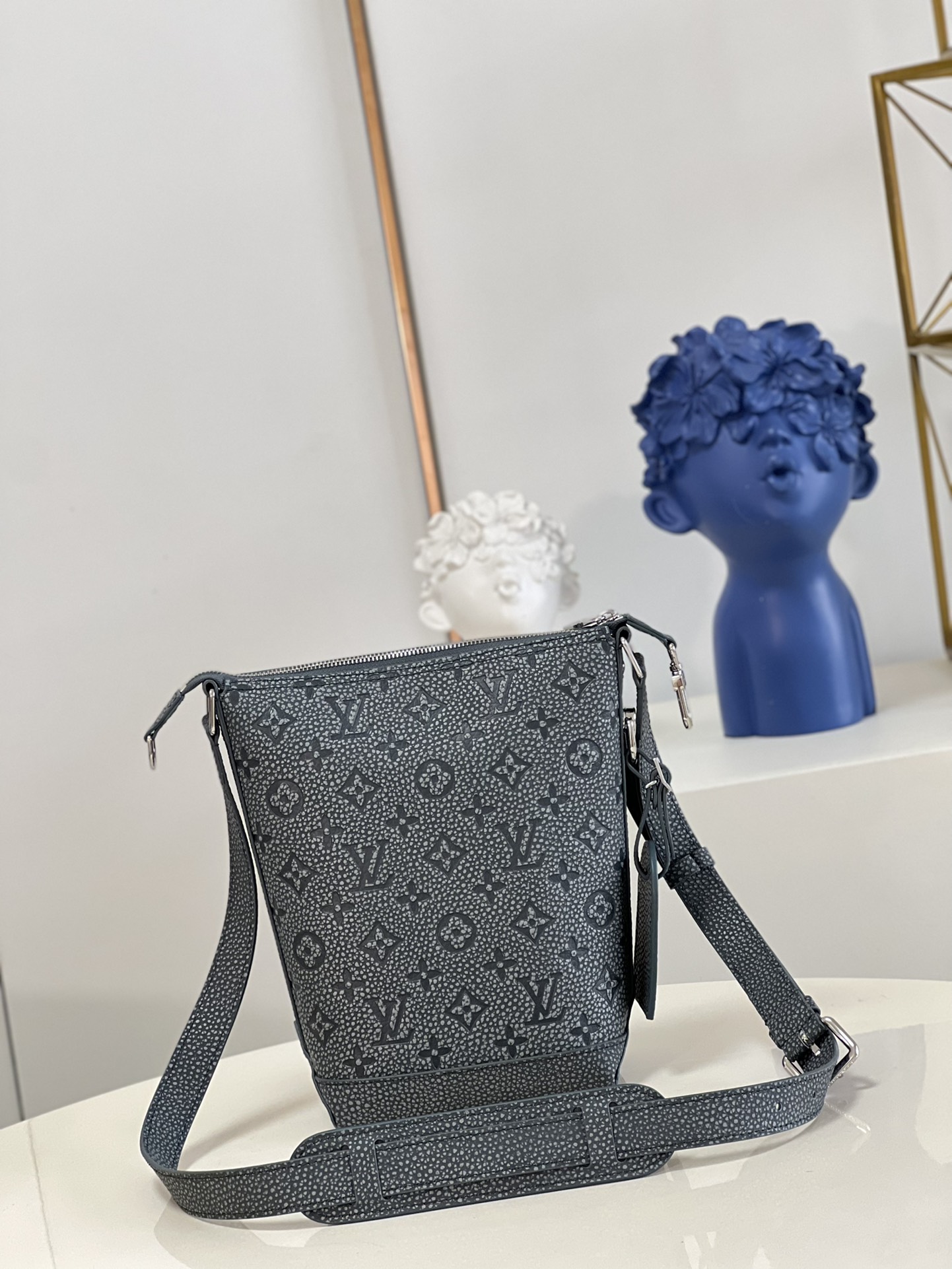 L*ouis V*uitton Top Bag 17*24*8.5CM