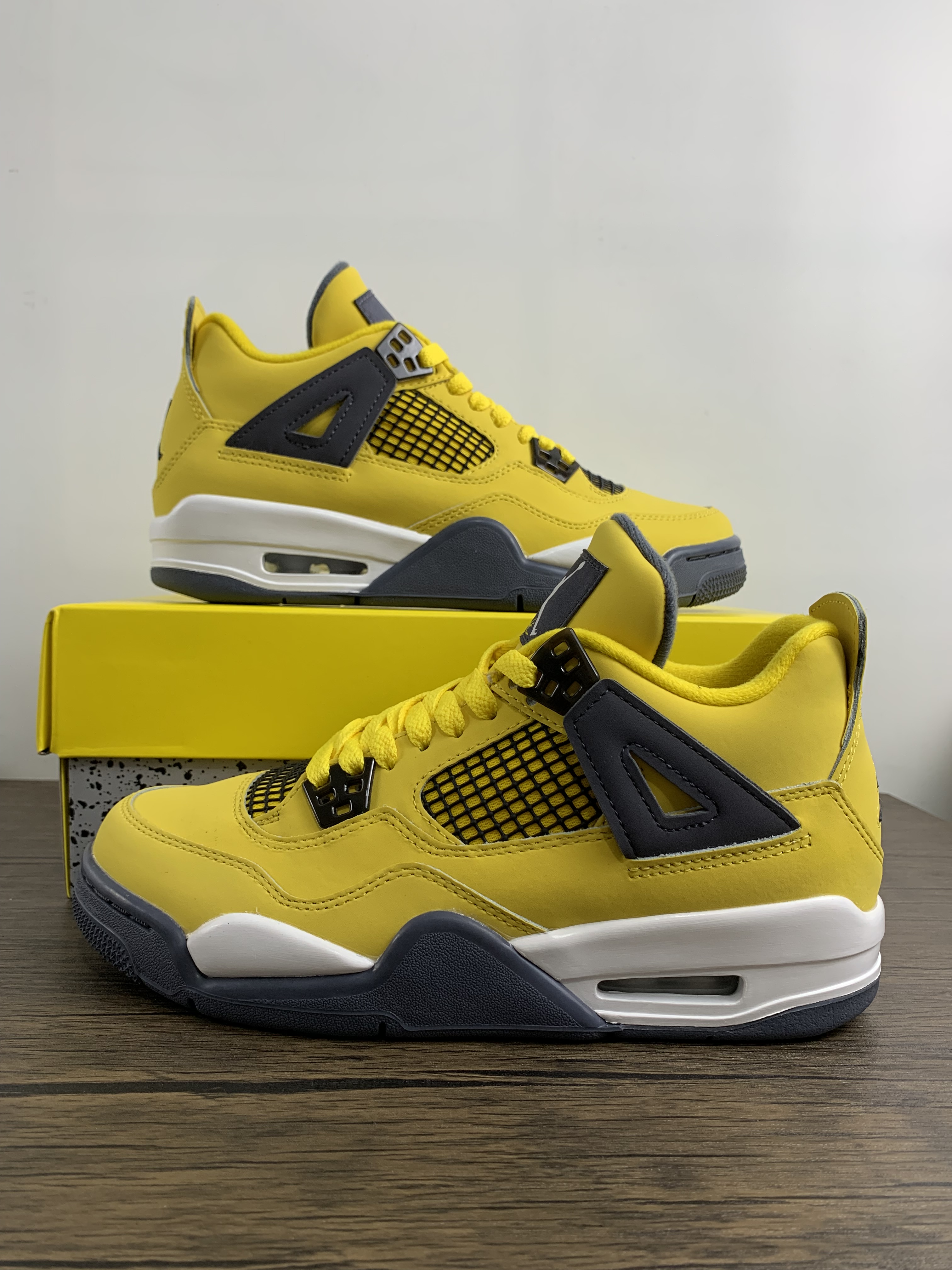 Air Jordan 4 “Lightning” CT8527-700