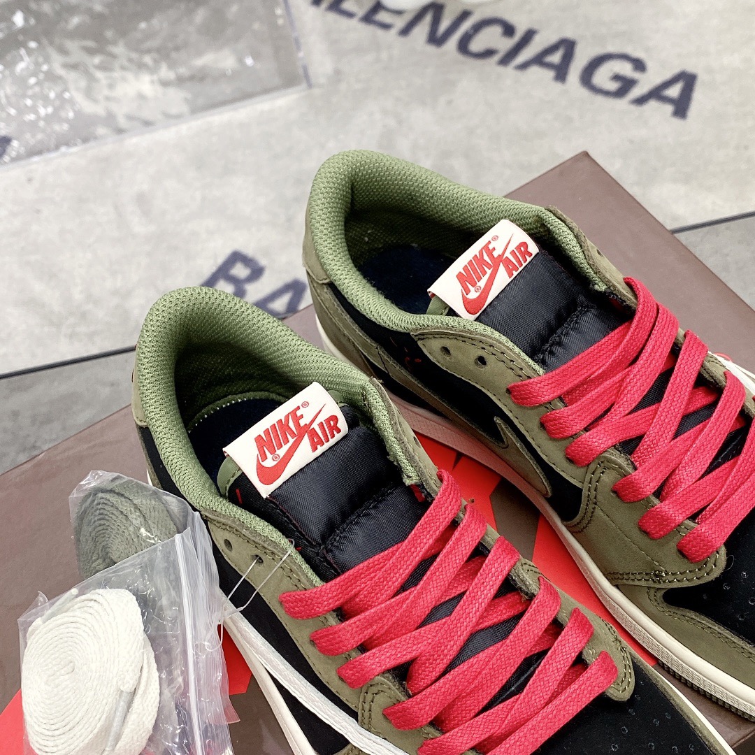 Travis Scott x Air Jordan 1 Low Reverse Mocha