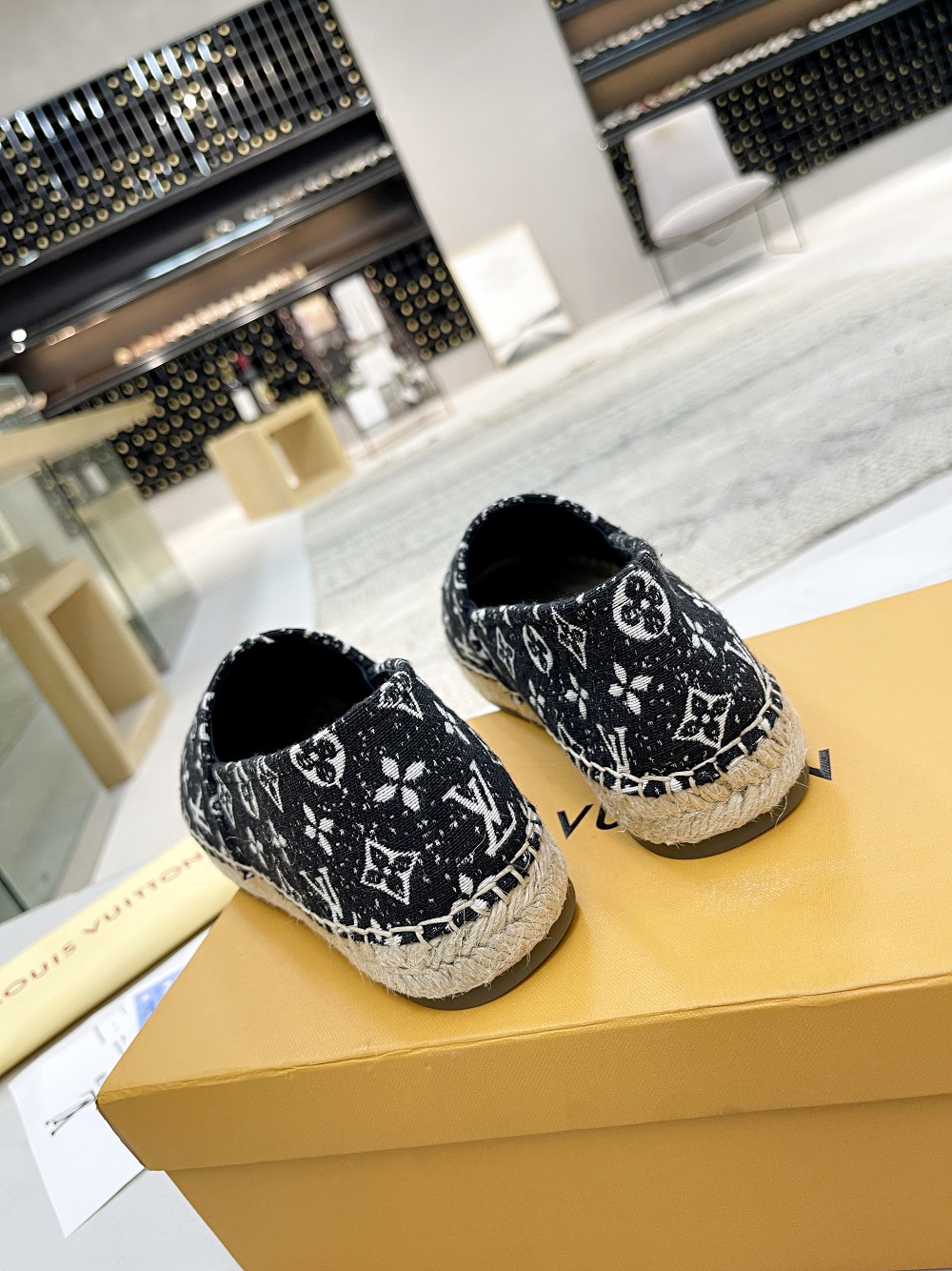 Women L*ouis V*uitton Top Sneaker