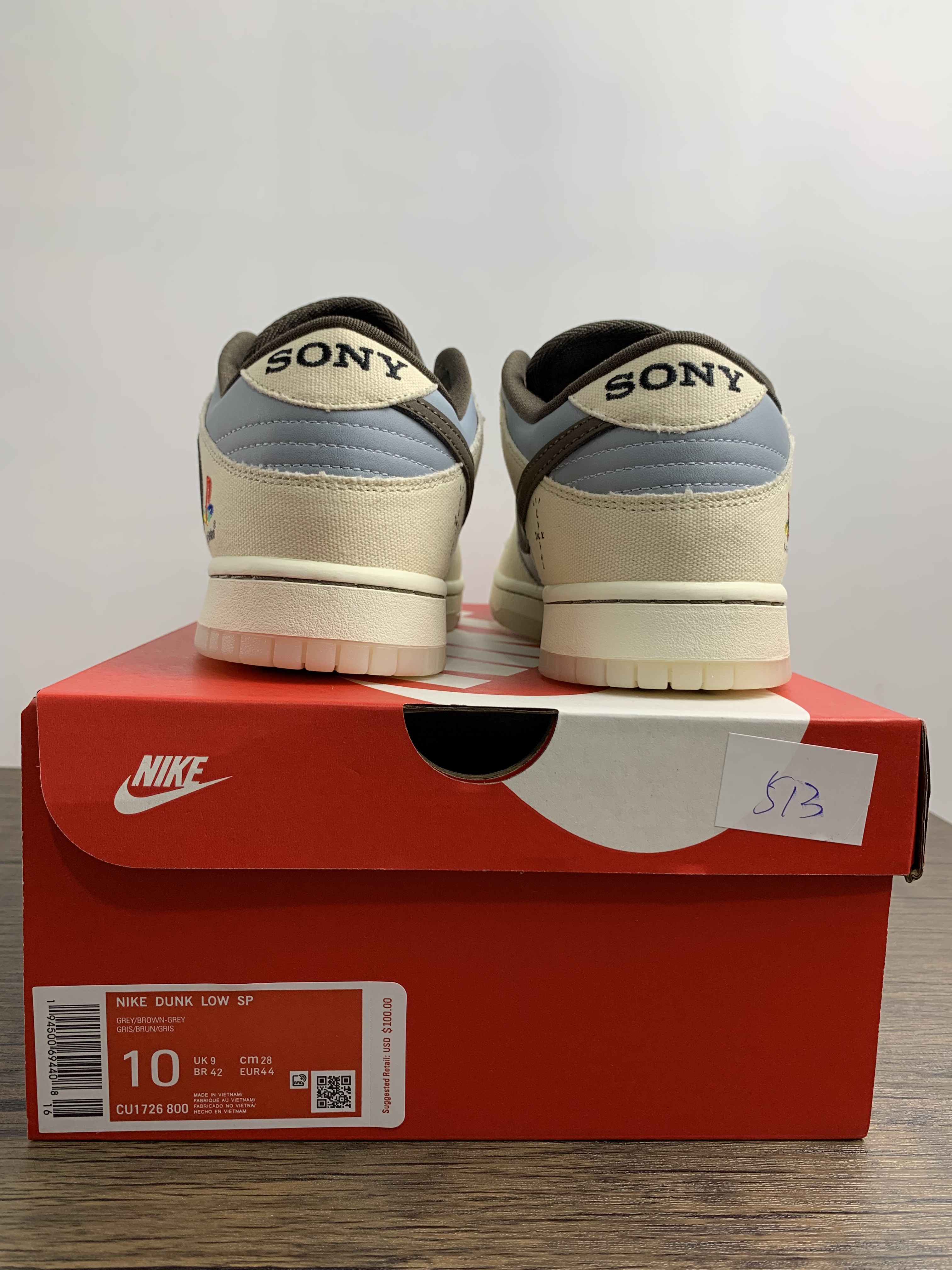 from Nike dunk SB Low +t*ravis scott + p*laystation