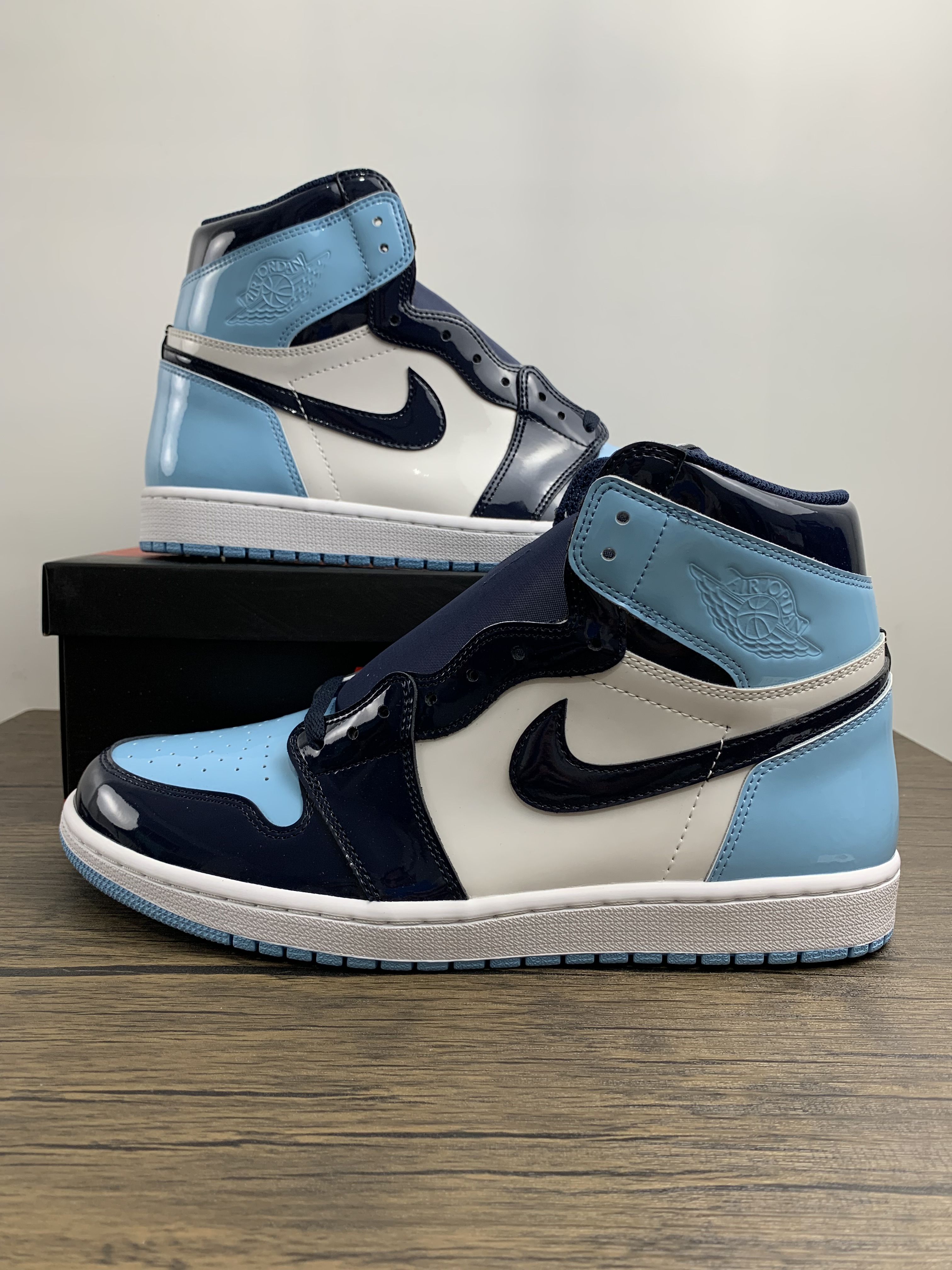 Air Jordan 1 Mid AJ1