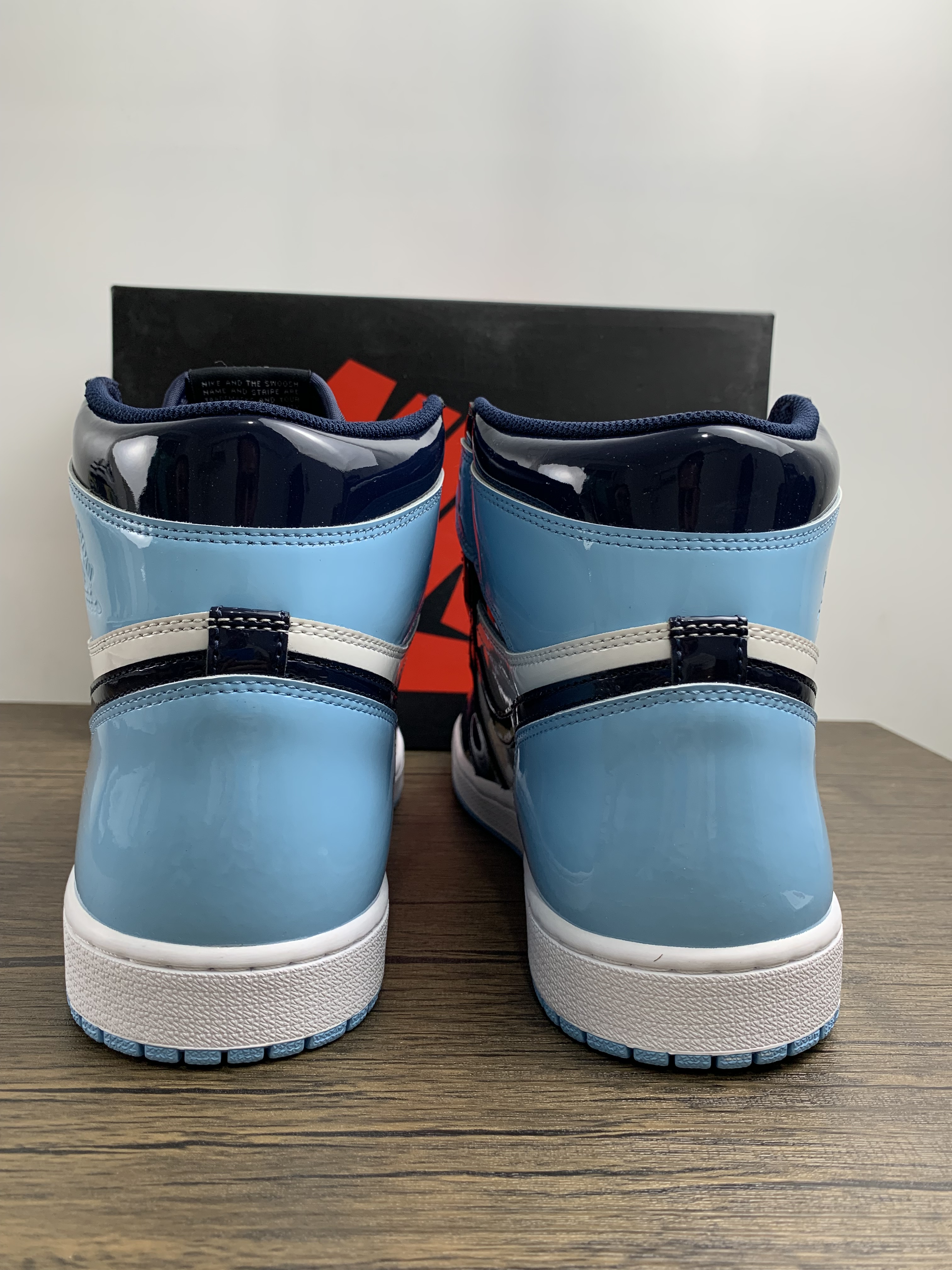 Air Jordan 1 Mid AJ1