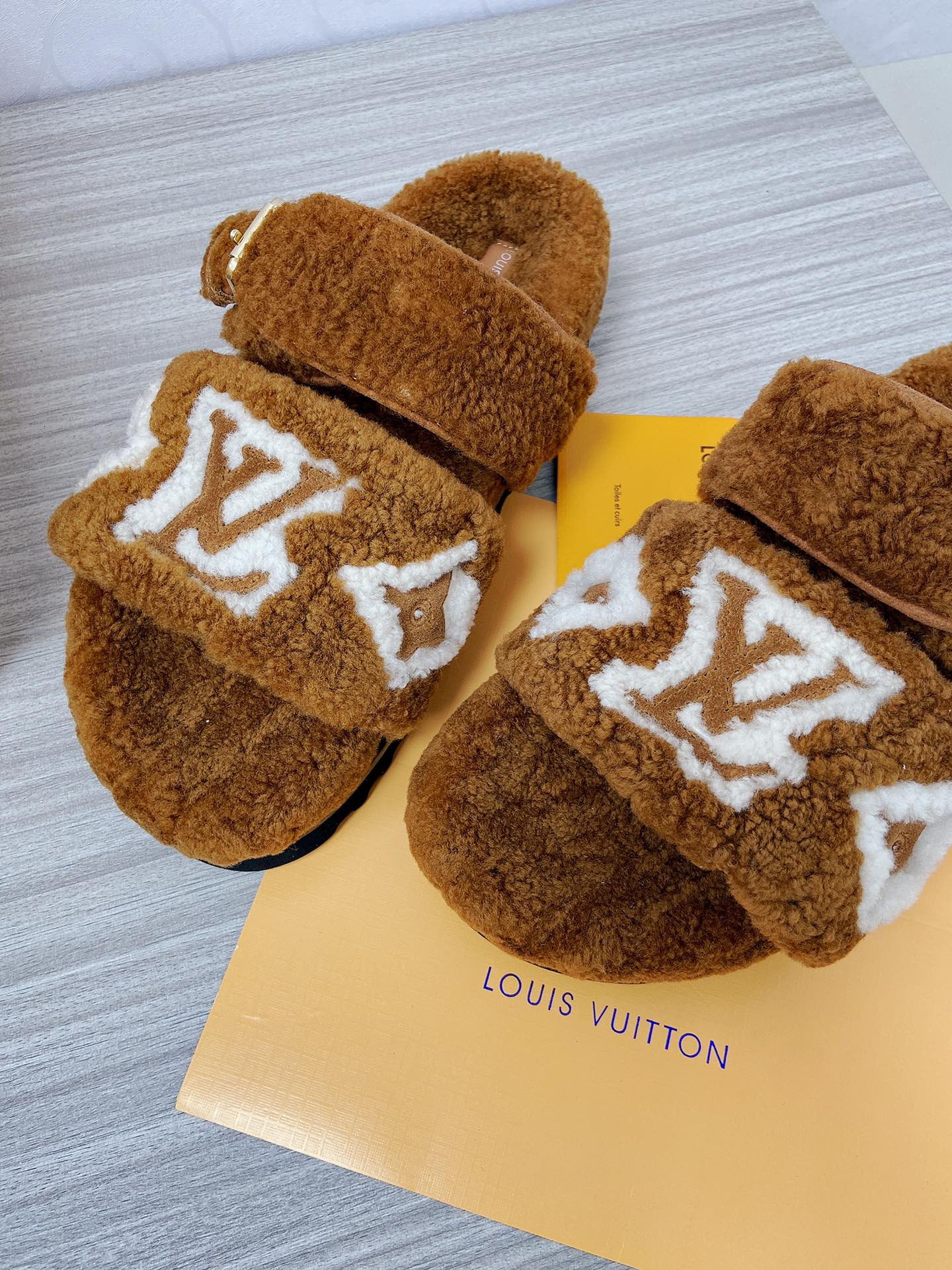 Women L*ouis V*uitton Top Sandals