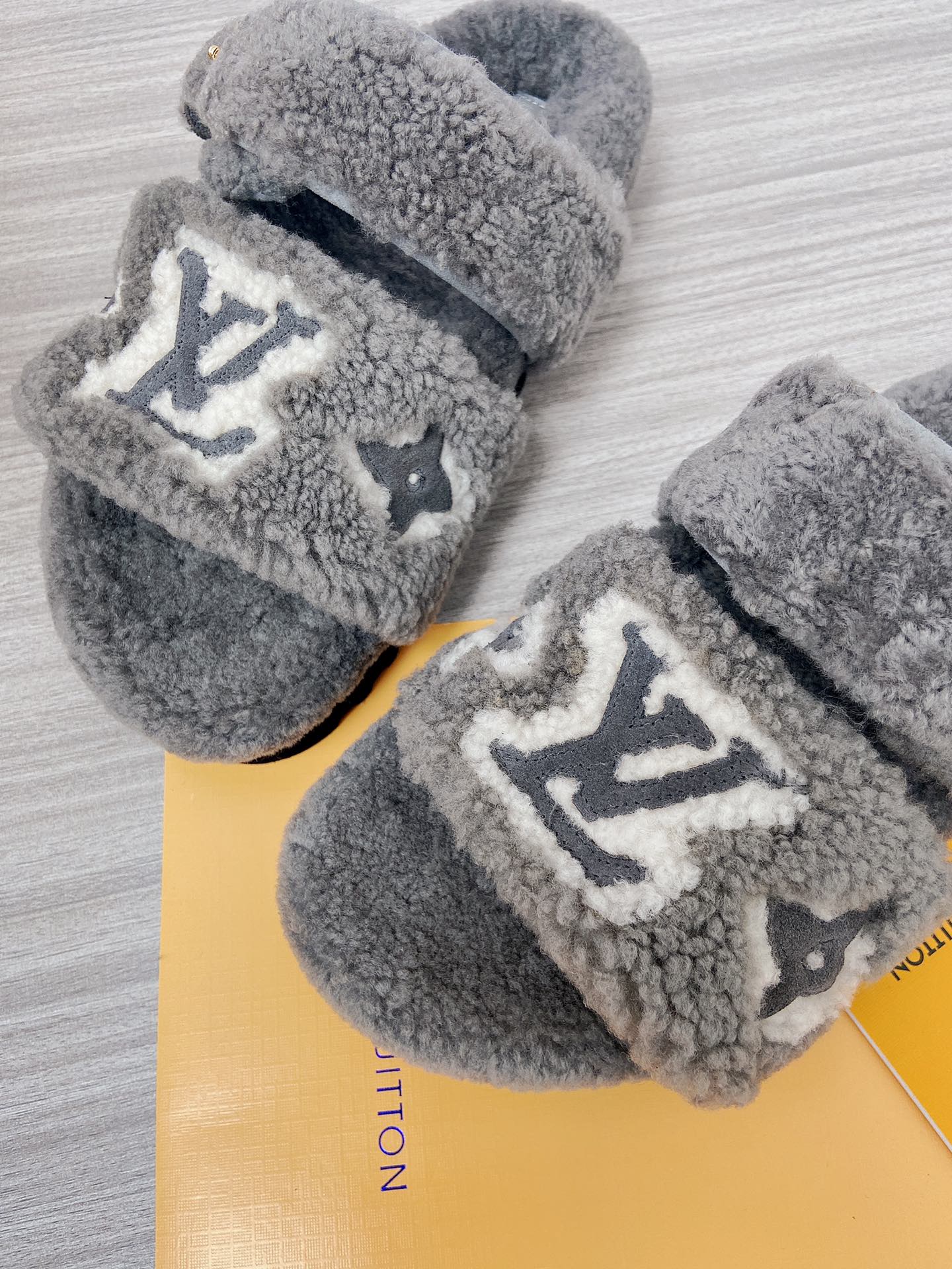 Women L*ouis V*uitton Top Sandals