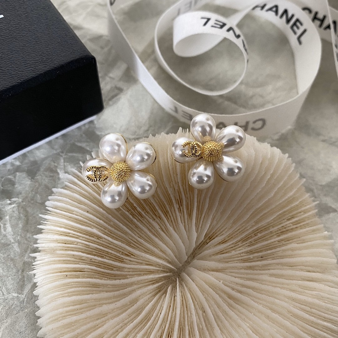 Women Earrings C*hanel