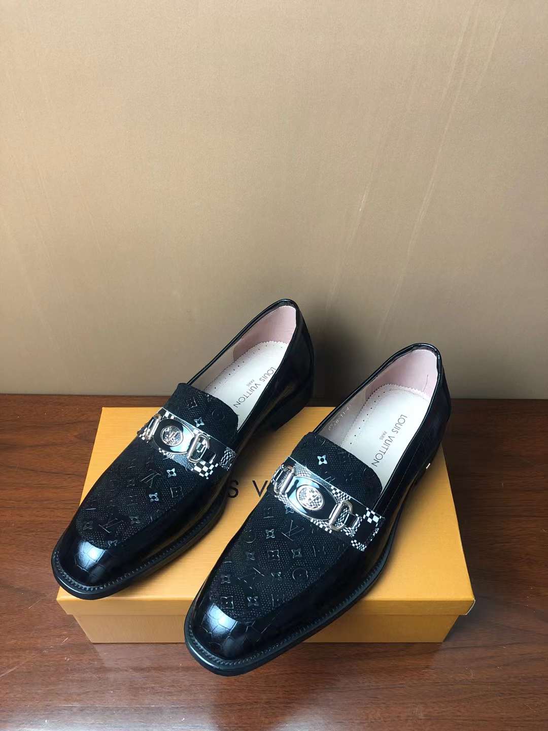 Men L*ouis V*uitton Top Sneaker ()