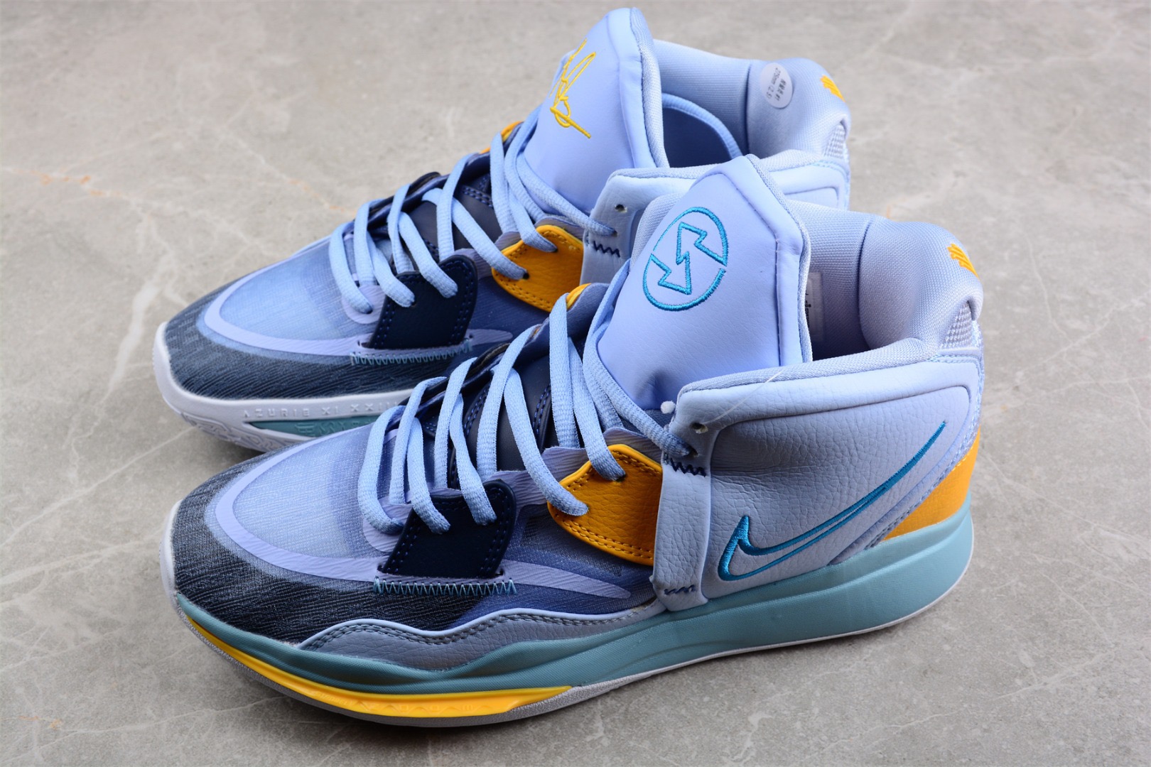 NIKE Kyrie 8 infinity