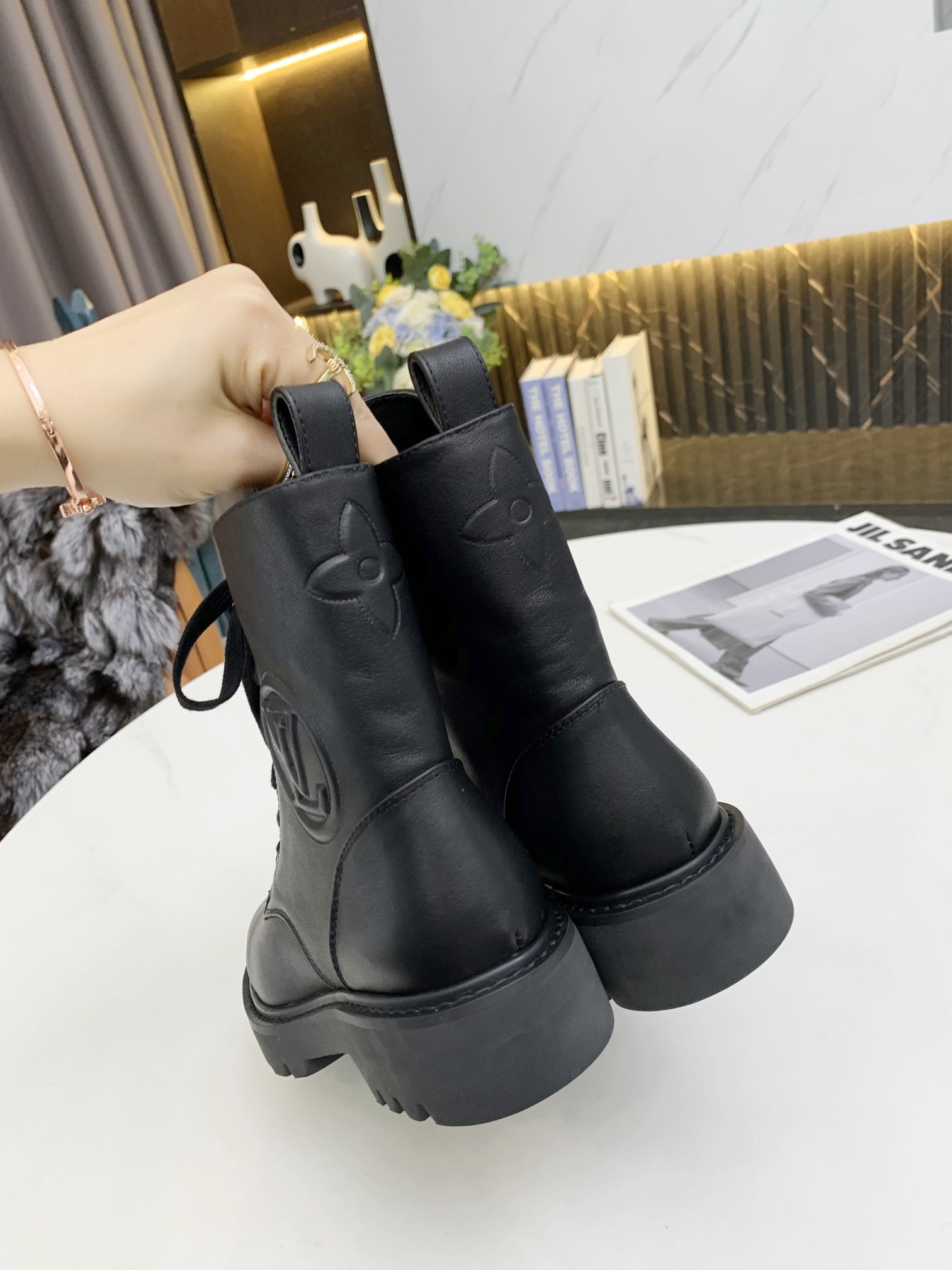 Women L*ouis V*uitton Top Boots Maikesneakers