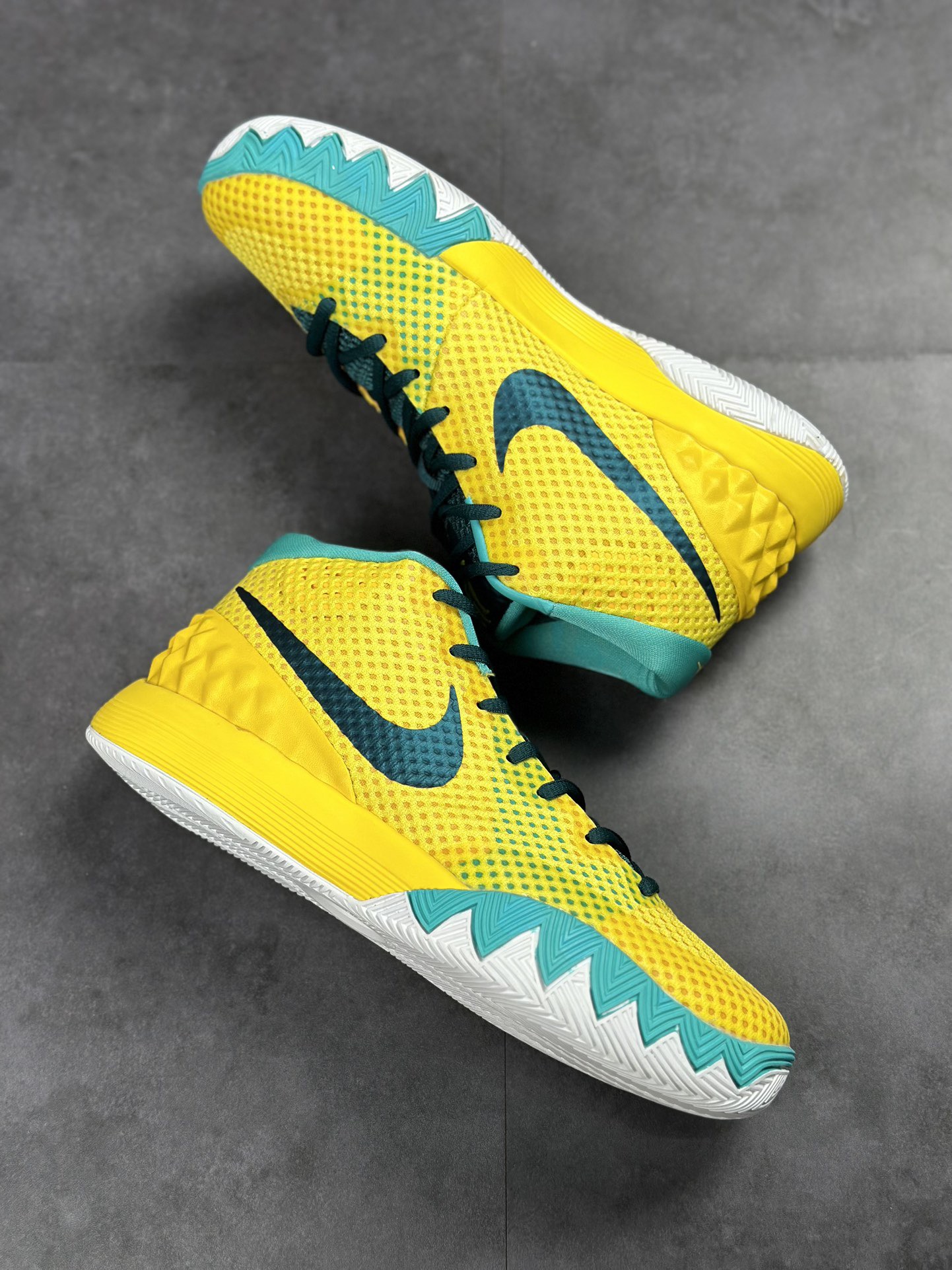 NIKE Kyrie 1
