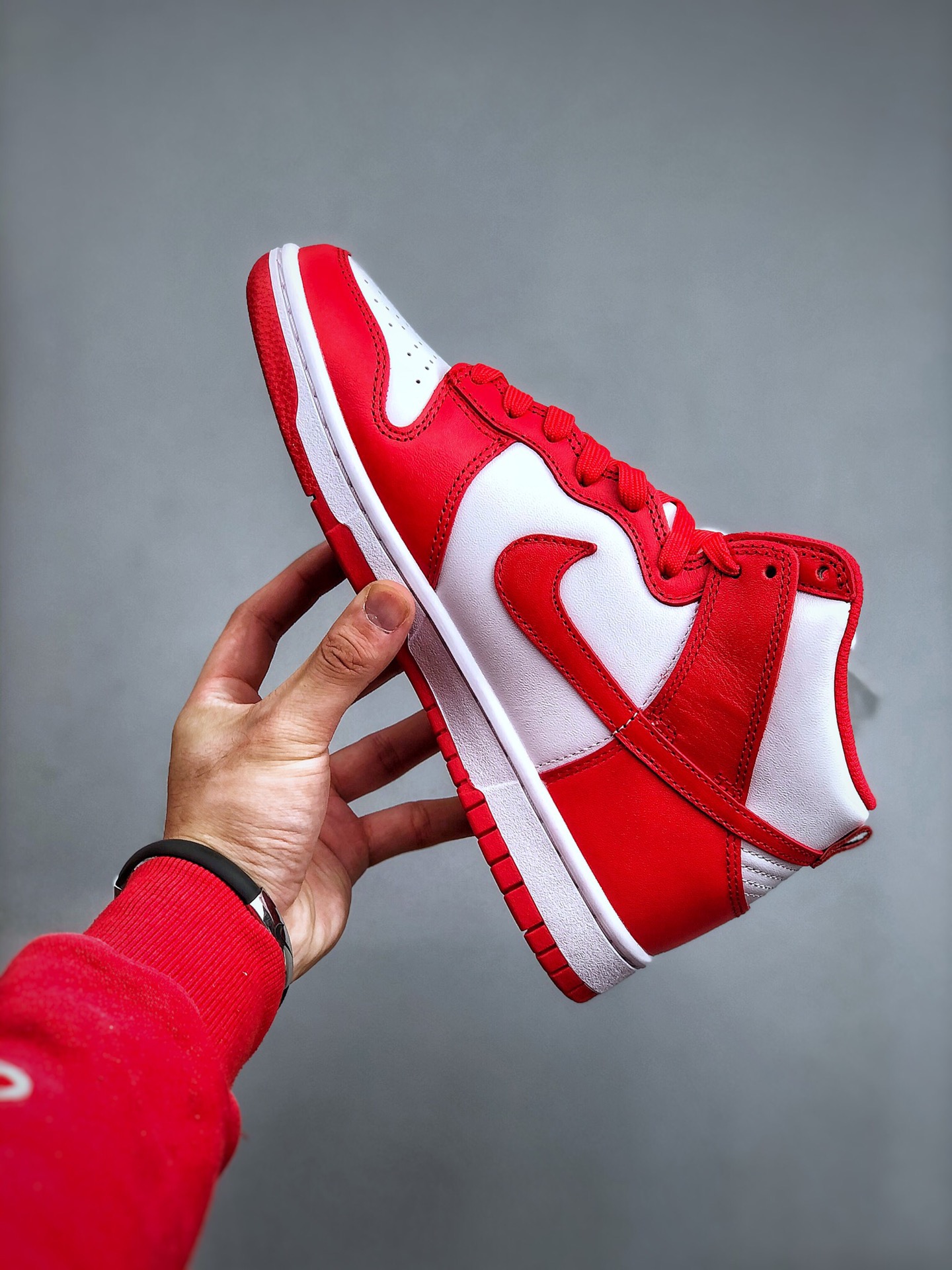 Nike SB Dunk High university red