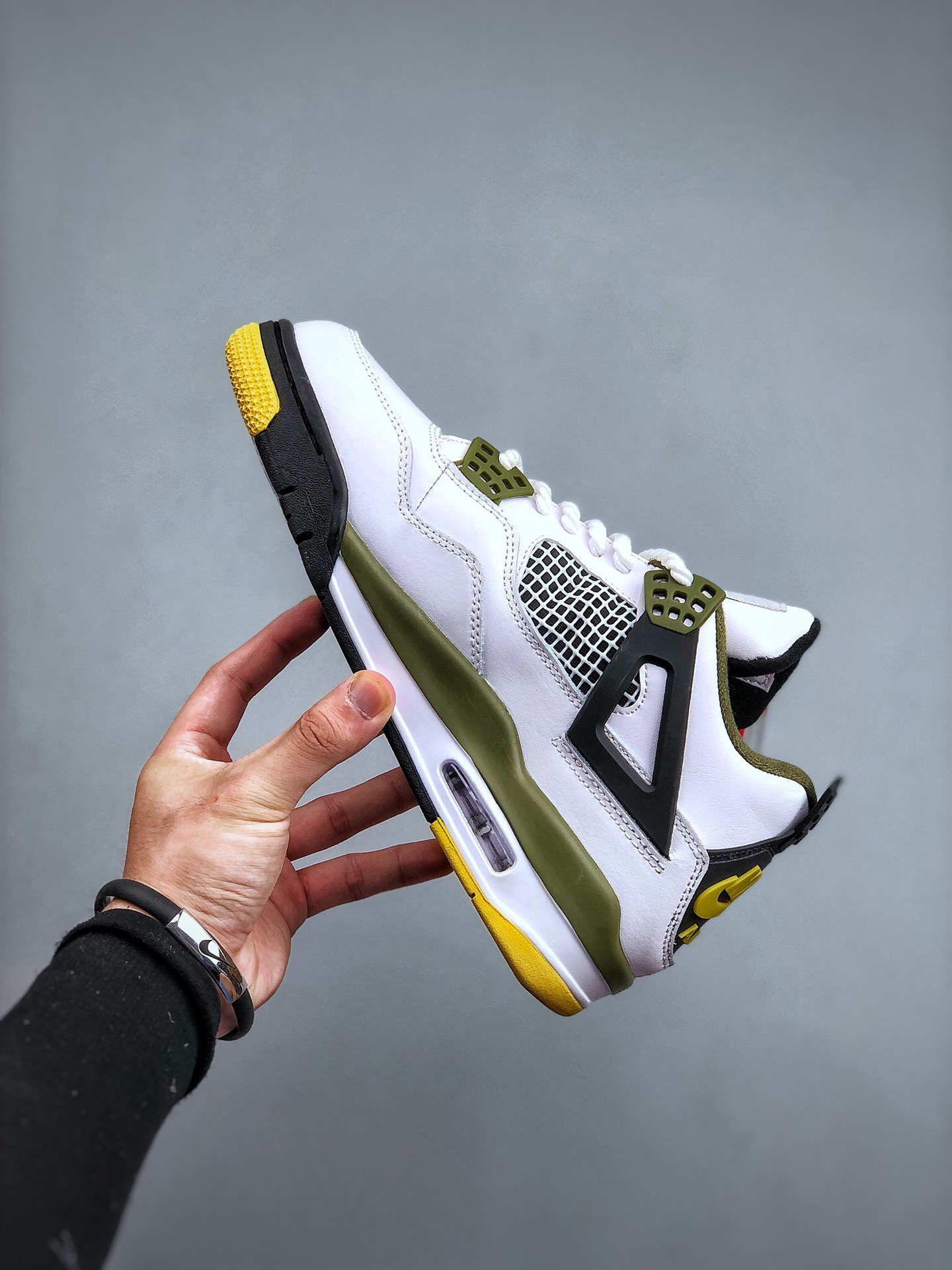 NIKE Air Jordan 4