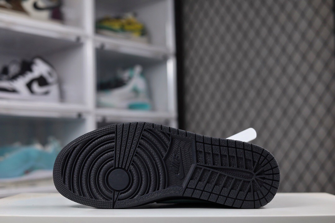 T*ravis S*cott Nike Air Jordan 1 low AJ1