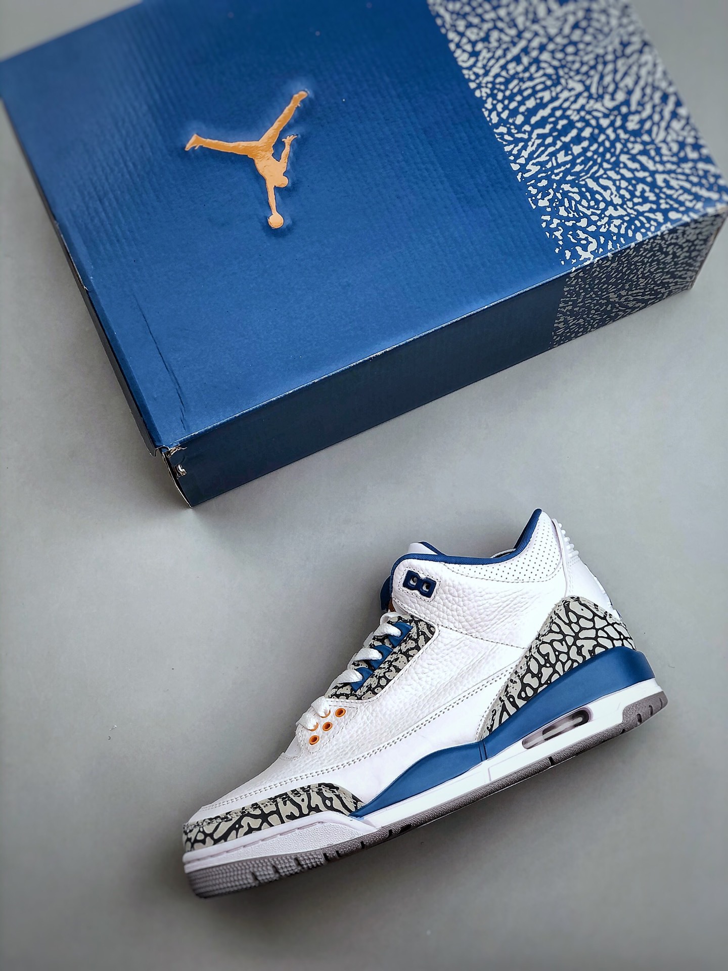 NIKE Air Jordan 3