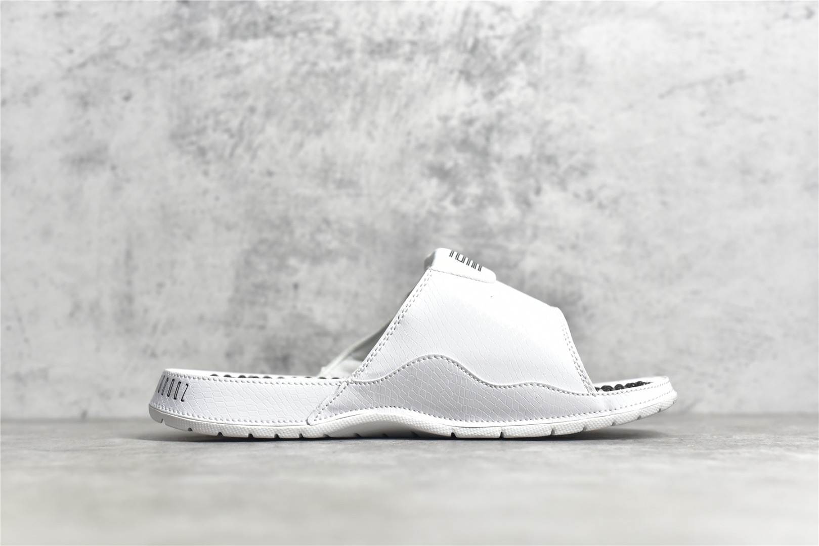 Nike Air Jordan 11 Slippers