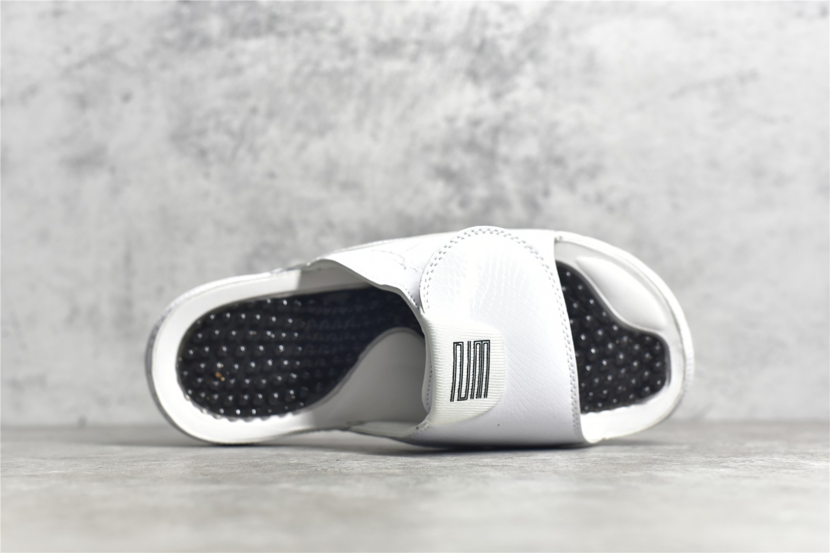 Nike Air Jordan 11 Slippers